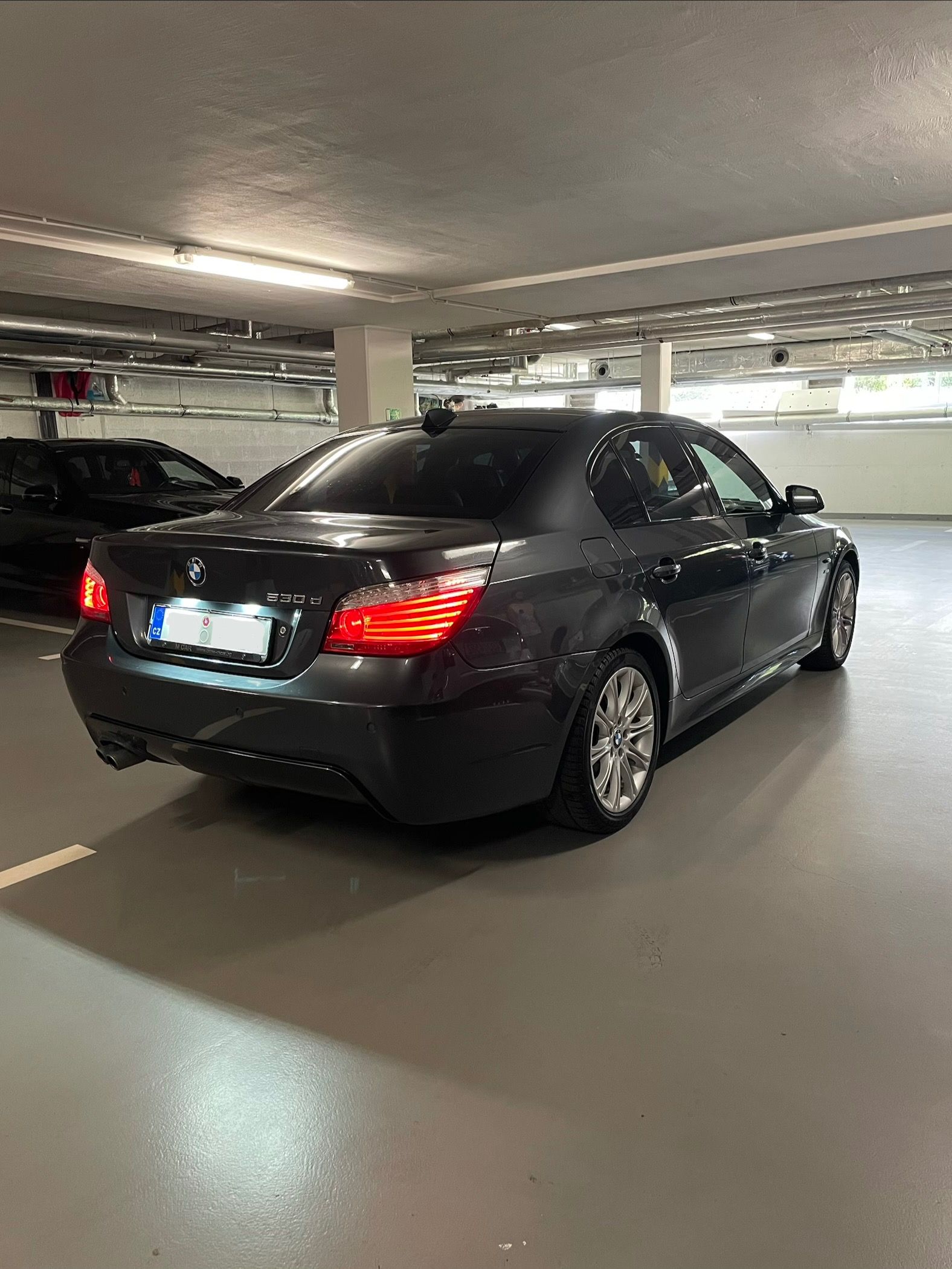 BMW Řada 5, 530d xDrive, M-Packet, bi-xen - fotka 5