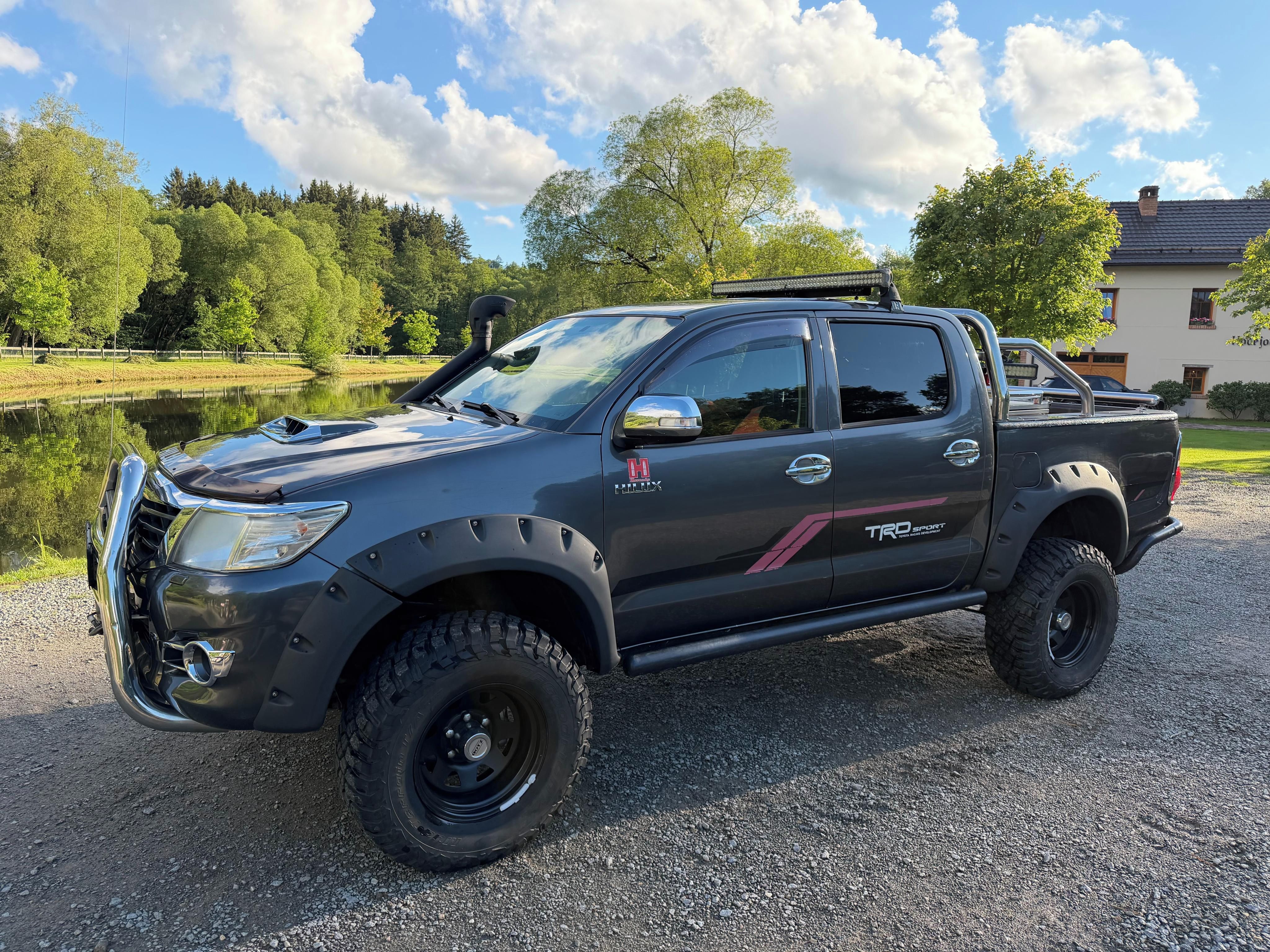 Toyota Hilux, 2.4 , OFFROAD