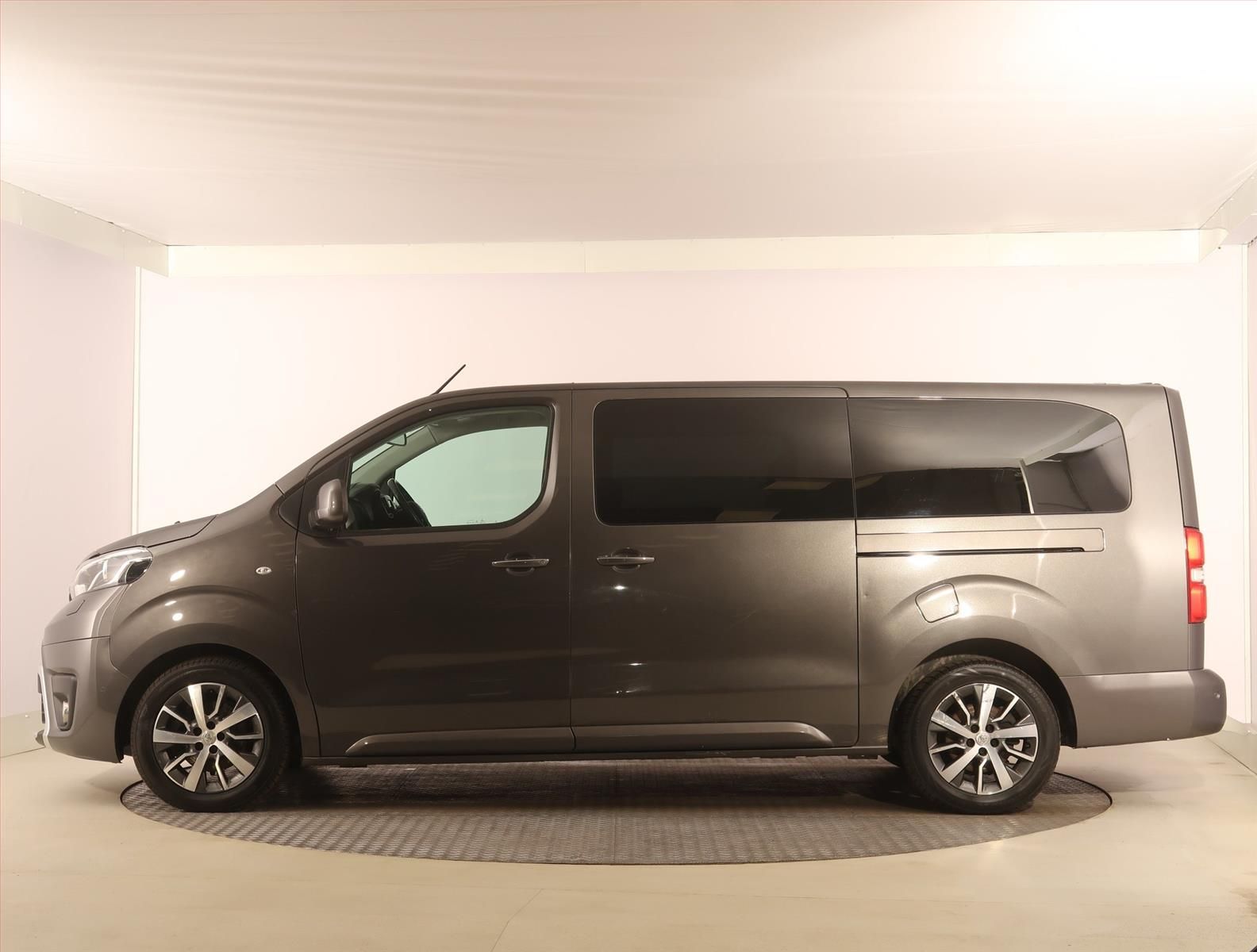 Toyota Proace Verso, 2.0 D-4D, Executive, Klima, ČR - fotka 3