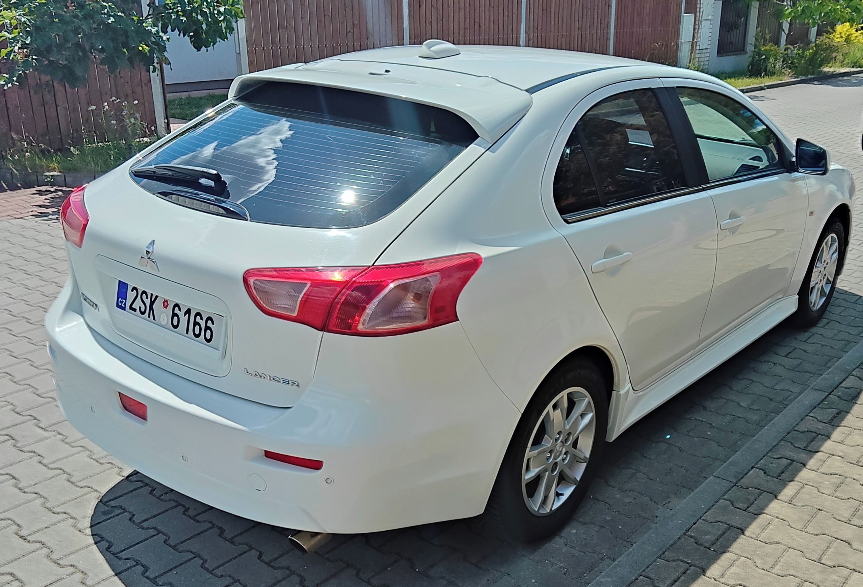 Mitsubishi Lancer, 1.8 sportback Servisováno - fotka 2