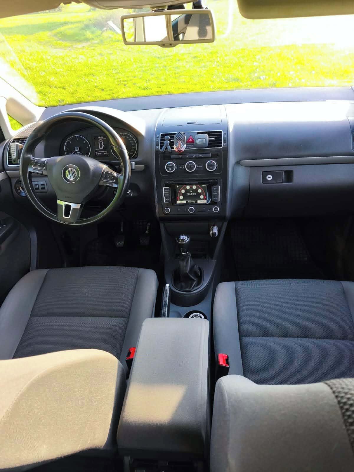 Volkswagen Touran - fotka 4