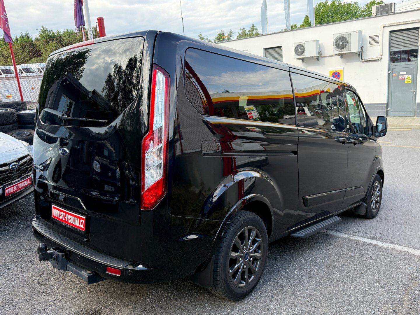 Ford Tourneo Custom, L2 2.0 EcoBlue - fotka 4