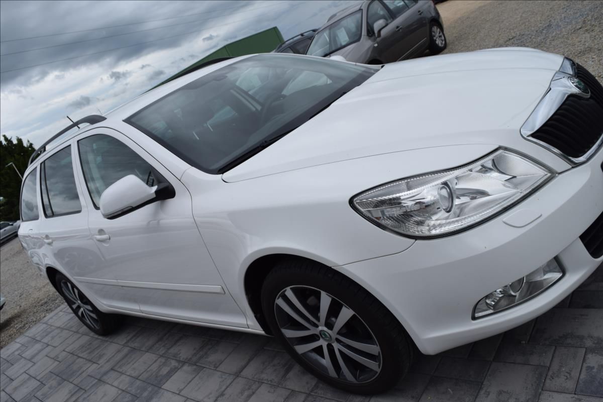 Škoda Octavia, 1,2 TSI 77KW 2XKOLA XENONY - fotka 4