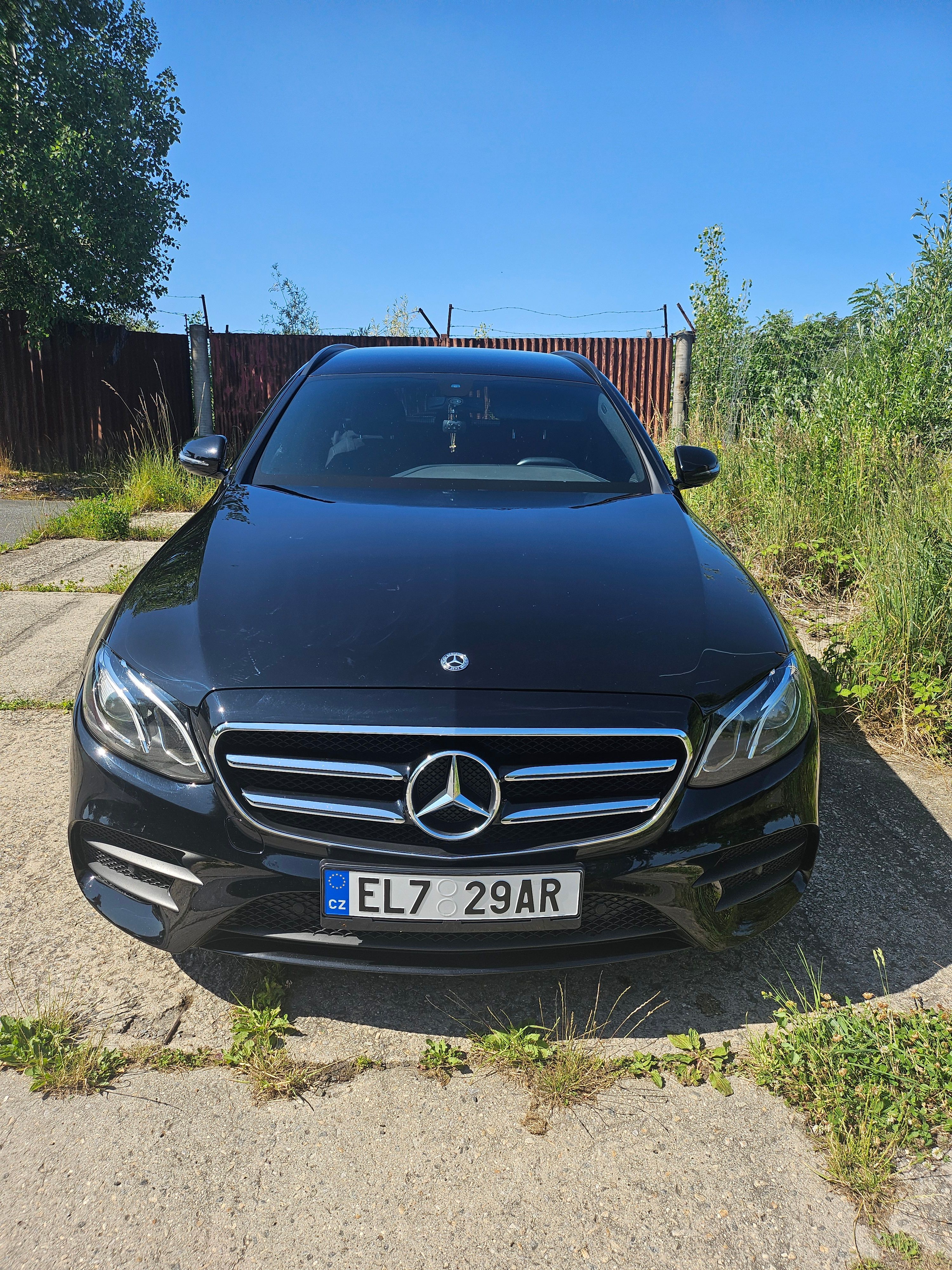 Mercedes-Benz Třídy E, Mercedes E300de,garážováno,TOP