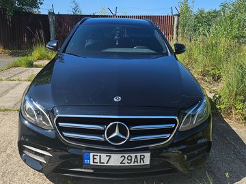 Mercedes E300de,garážováno,TOP