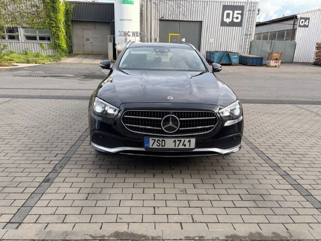 Mercedes-Benz Třídy E, 300 D (195 Kw) 4Matic - fotka 3