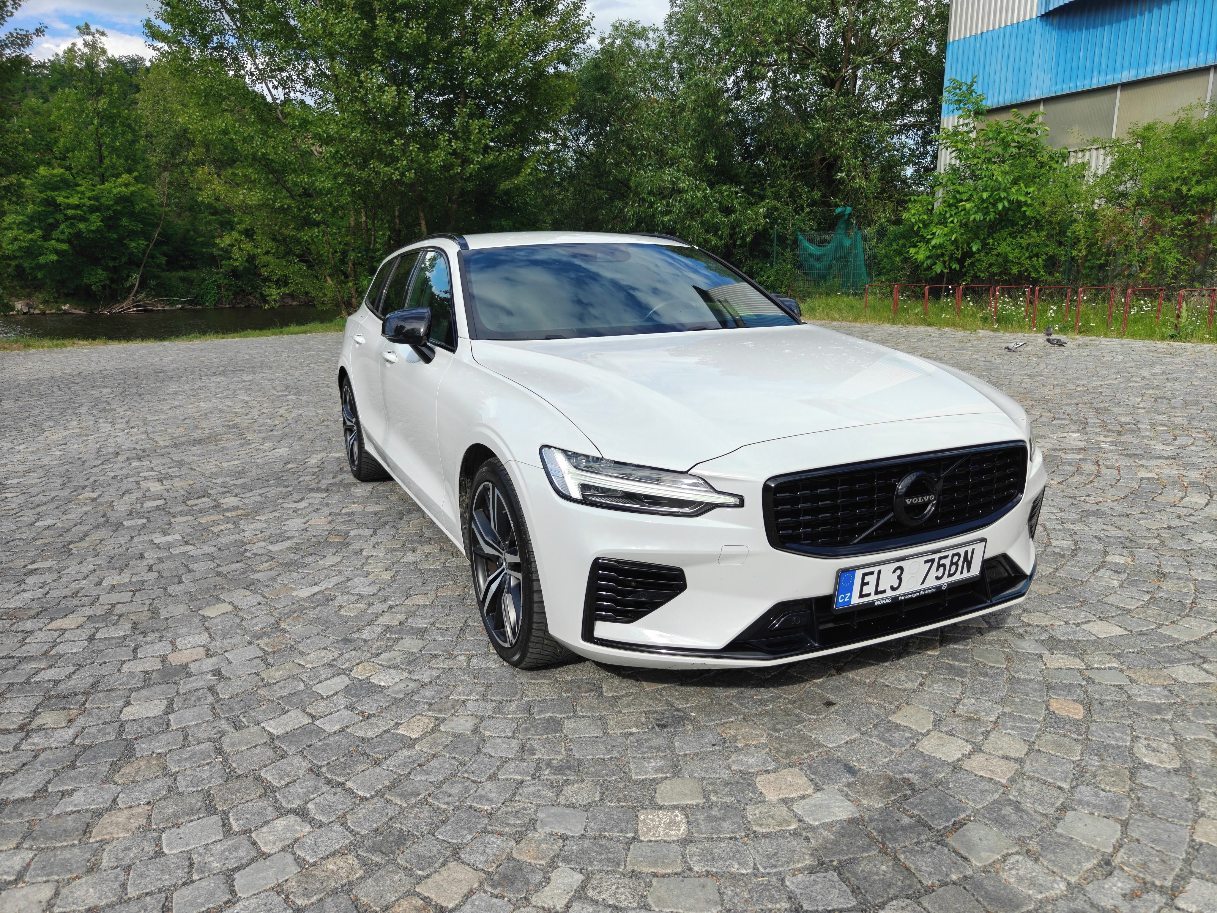 Volvo V60, RECHARGE T6, R-Design - fotka 5
