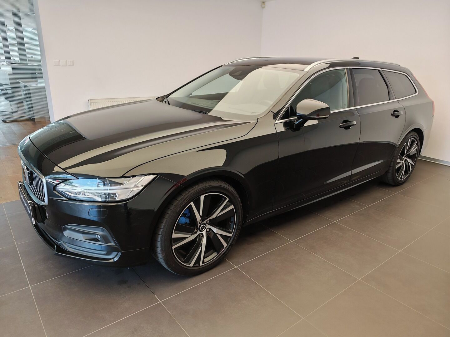 Volvo V90, Momentum Advanced