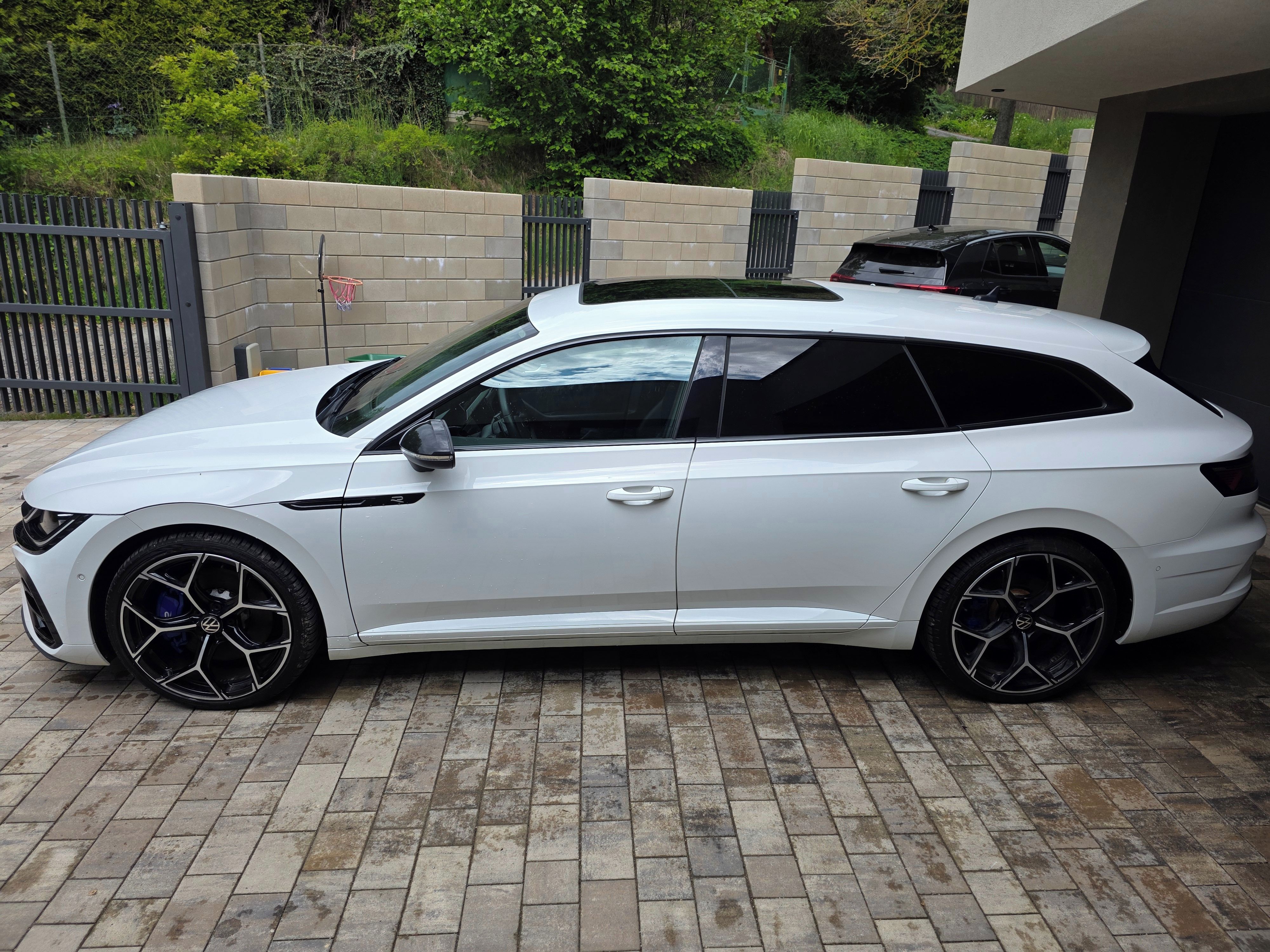 Volkswagen Arteon Shooting Brake, 2.0 TSI R 4Motion, Tažné - fotka 2