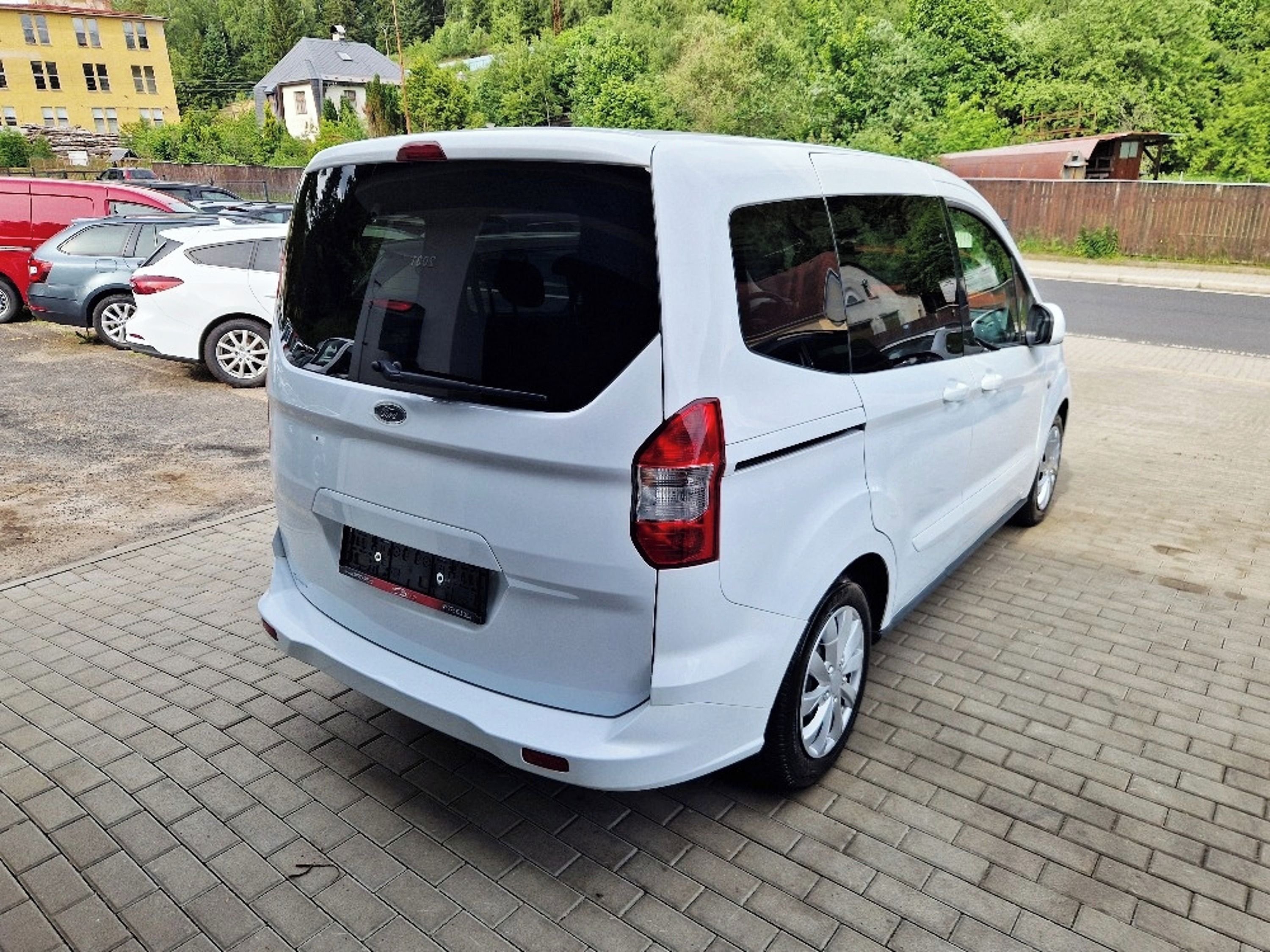 Ford Tourneo Courier, 1.5 TDCi (75 kW) TREND - fotka 4