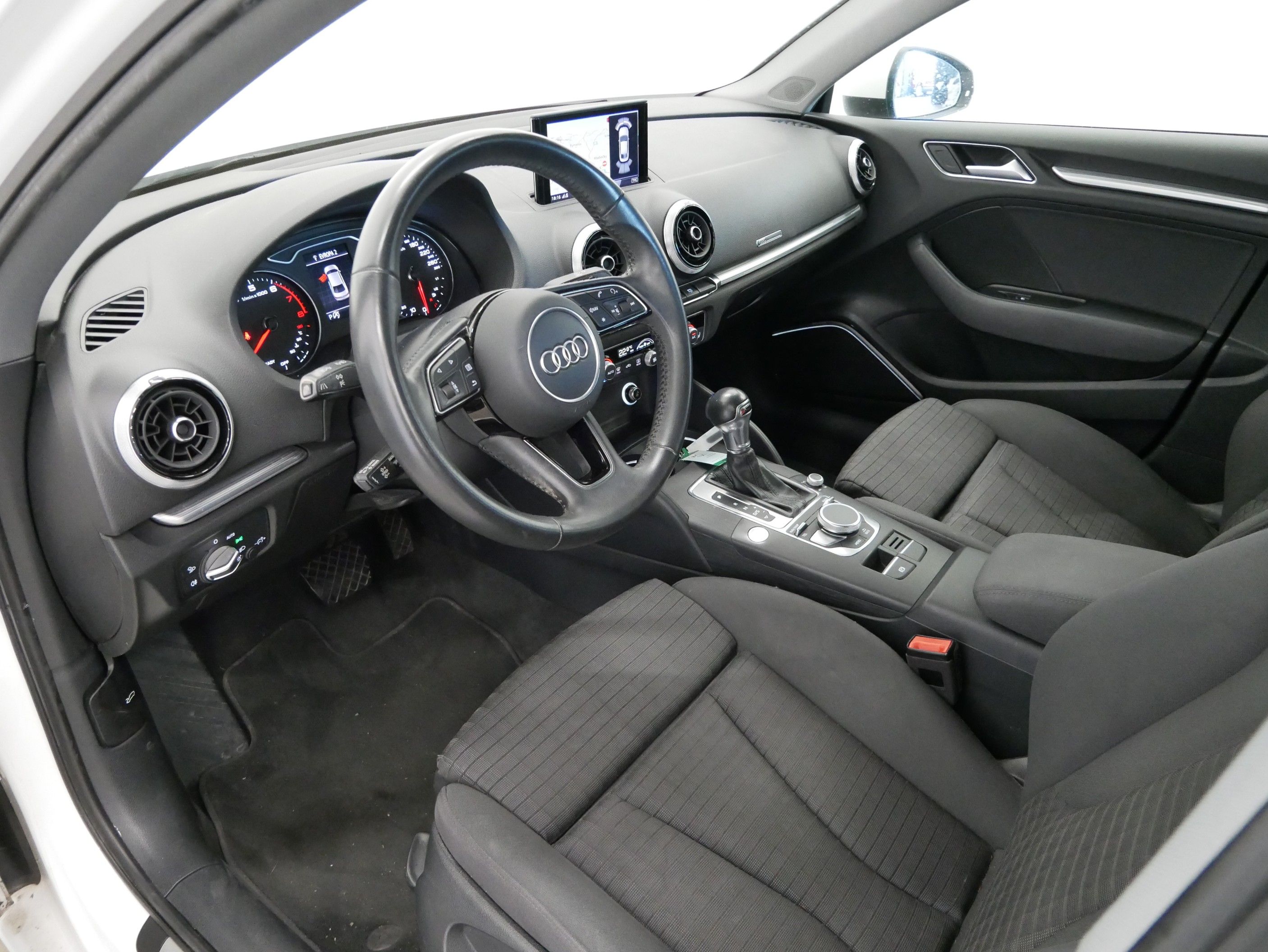 Audi A3, 35 TFSI 110 kW S-tronic Sport - fotka 5