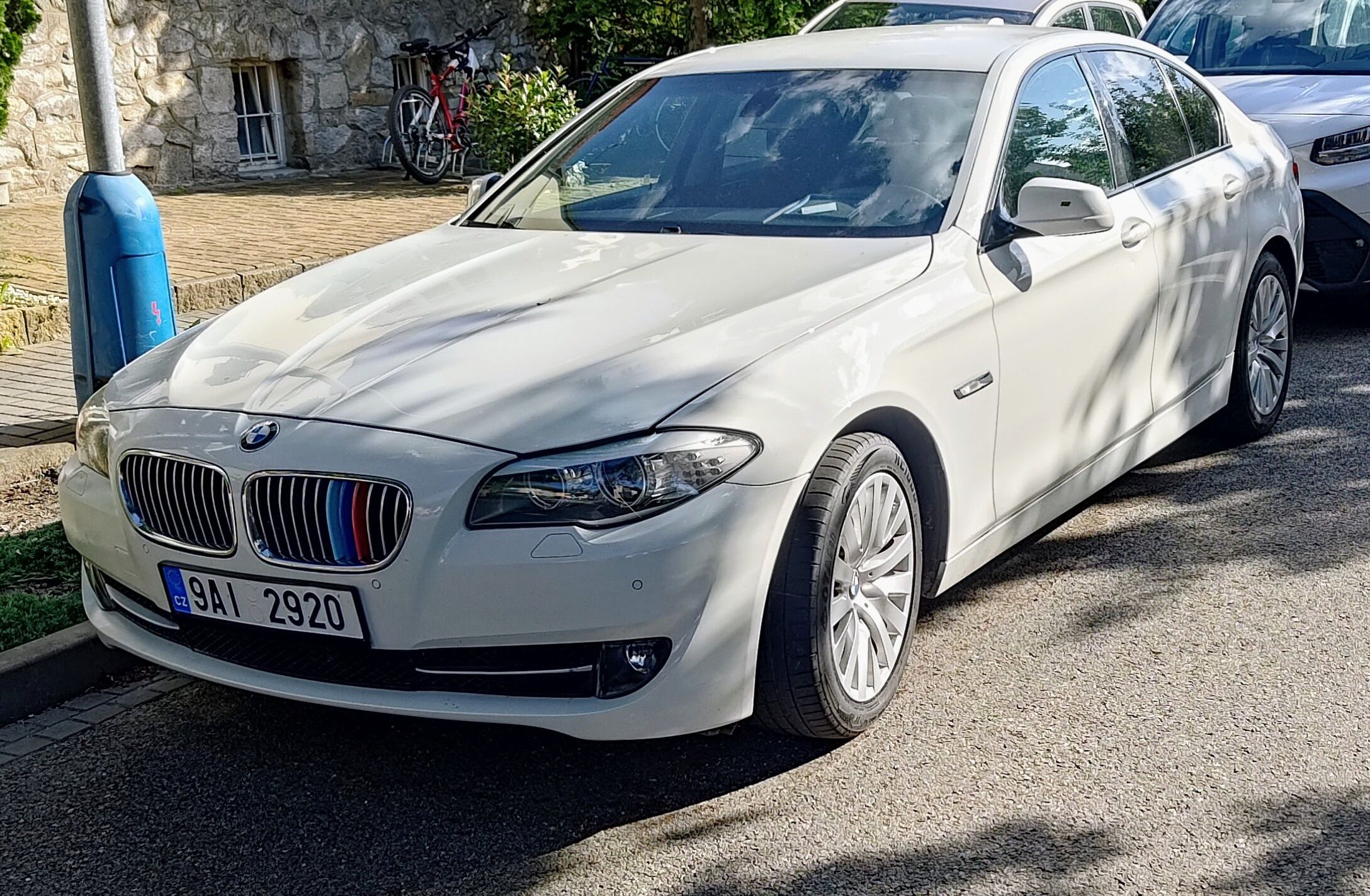 BMW Řada 5, 523i