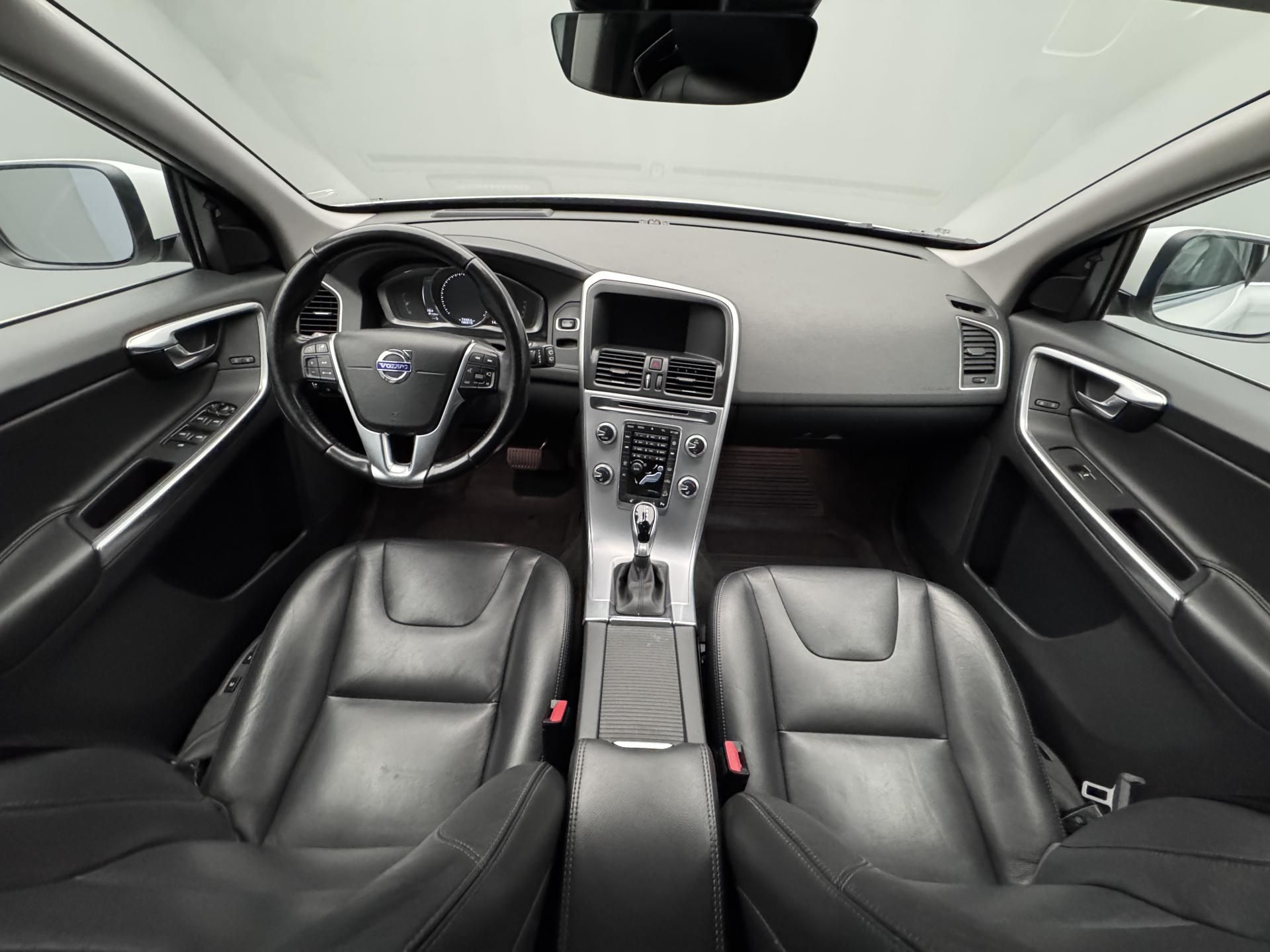 Volvo XC60, D4 AWD SUMMUM AUT - fotka 2