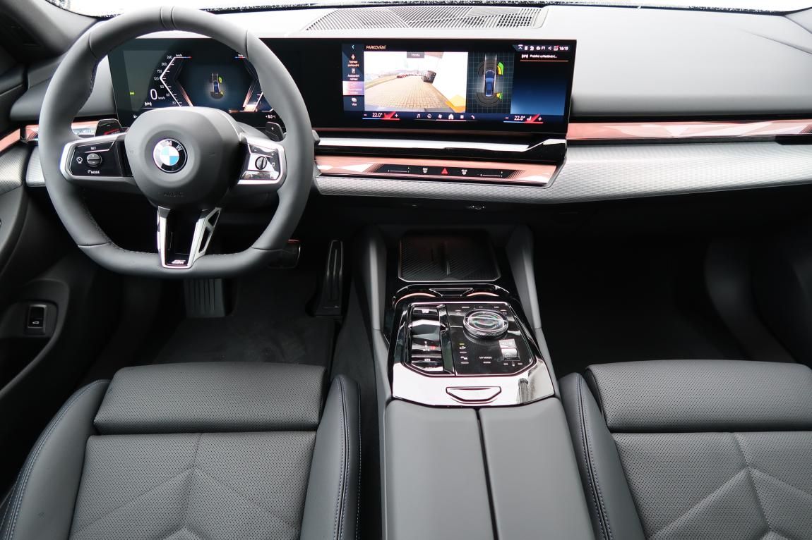 BMW Řada 5, 520i - fotka 4