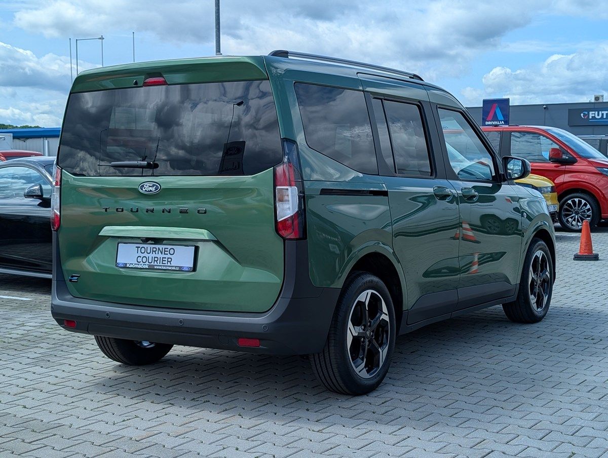 Ford Tourneo Courier, Titanium L1, 43 kWh Elektromot - fotka 5
