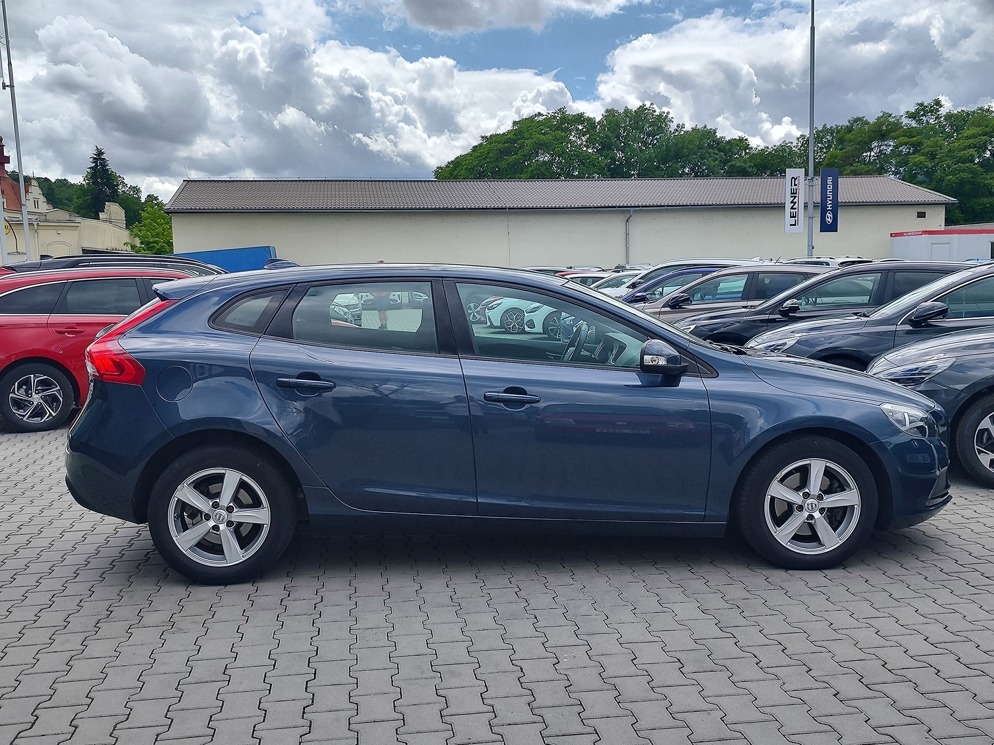 Volvo V40, 2.0i/90kW kinetic - fotka 4