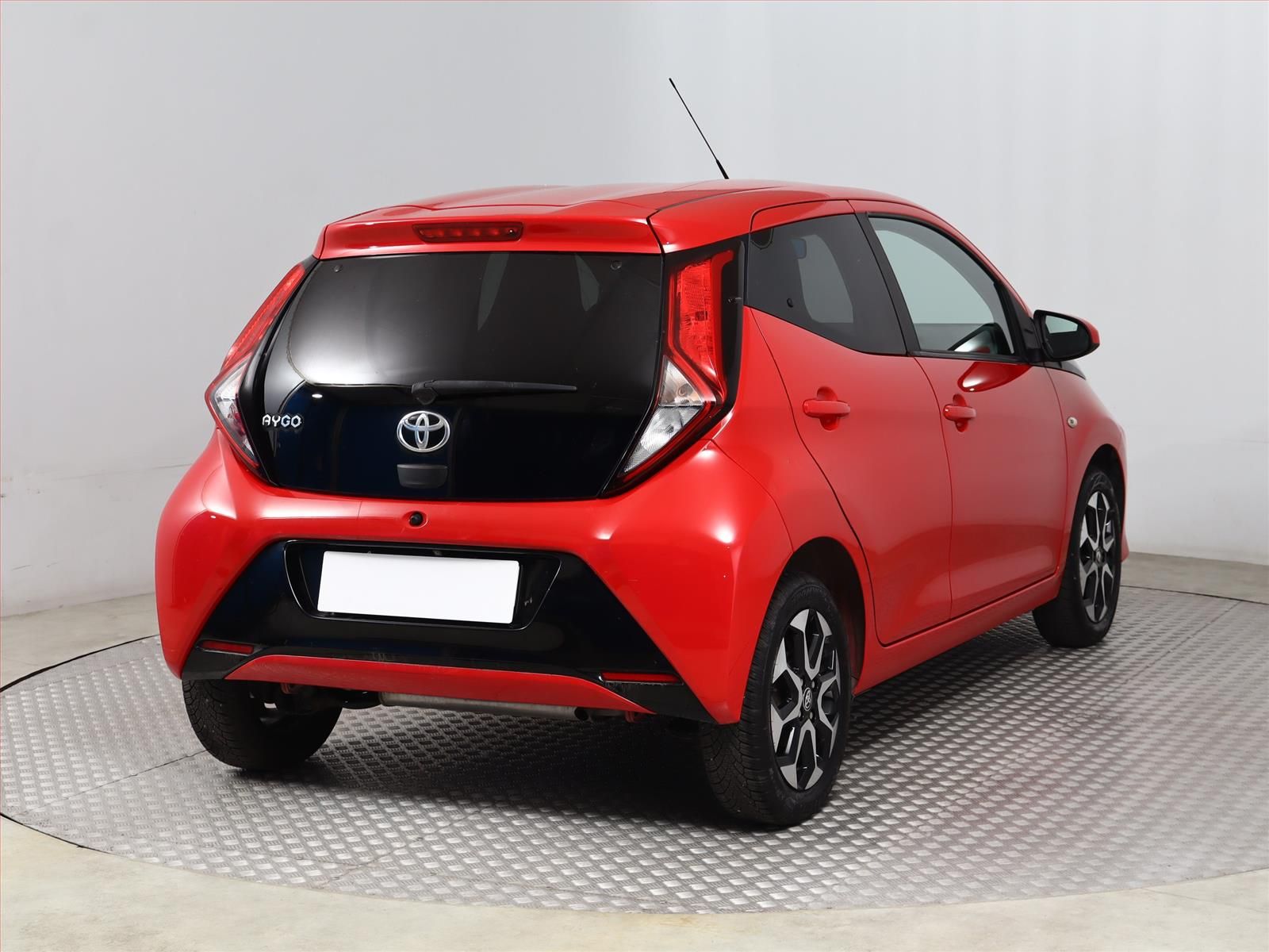 Toyota Aygo, 1.0 VVT-i, ČR,1.maj - fotka 5