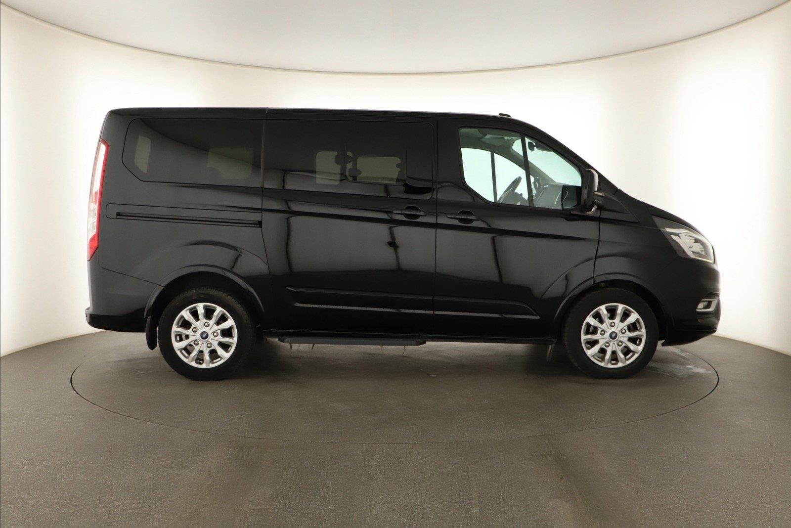 Ford Tourneo Custom, 2.0 EcoBlue, Titanium, Klima - fotka 6