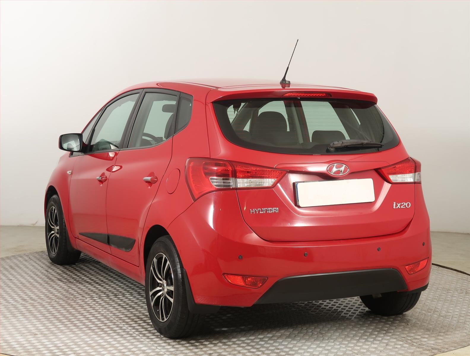 Hyundai ix20, 1.6 CVVT, ČR,1.maj - fotka 4