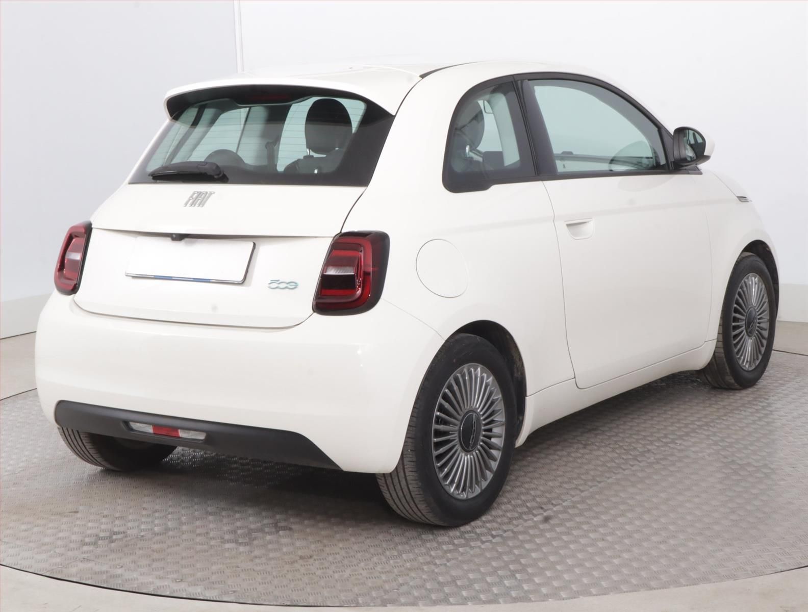 Fiat 500E, 42 kWh, Automat, Navi - fotka 5