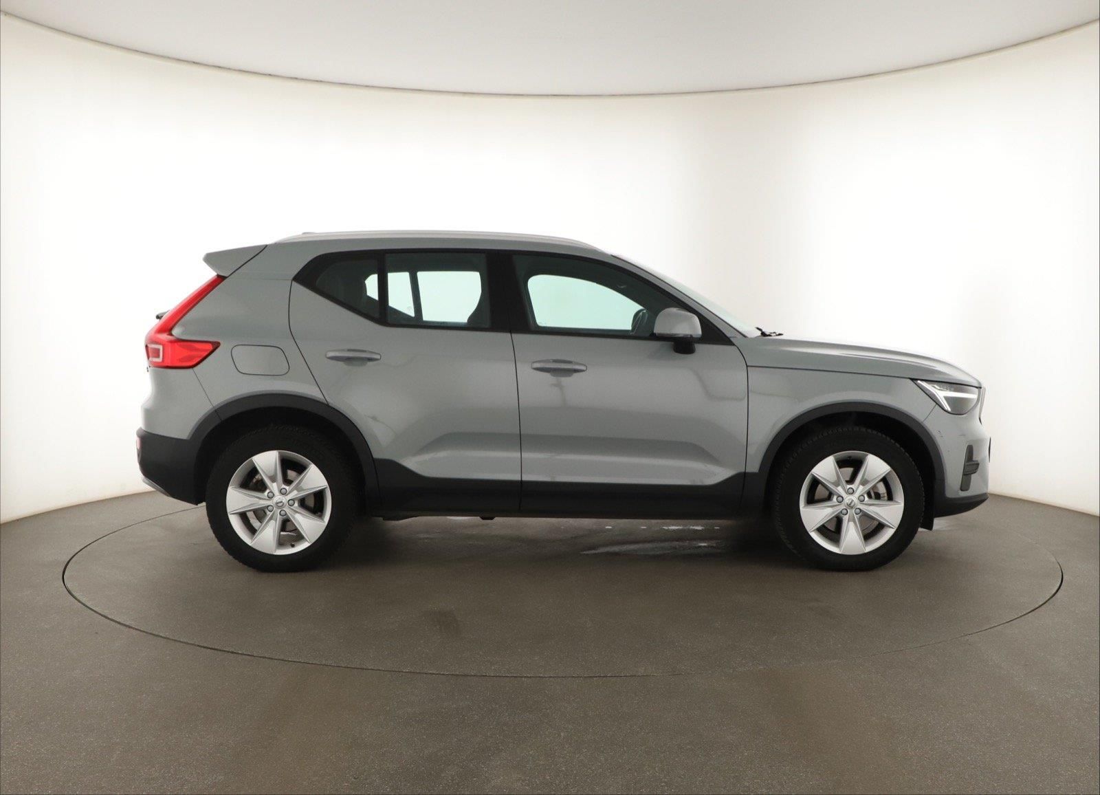 Volvo XC40, B3, Automat, 1.maj, ČR - fotka 6