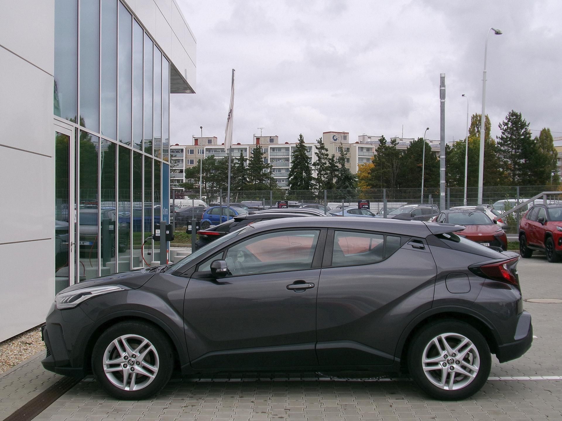 Toyota C-HR, COMFORT 1,8 HYBRID 90kW AT - fotka 4
