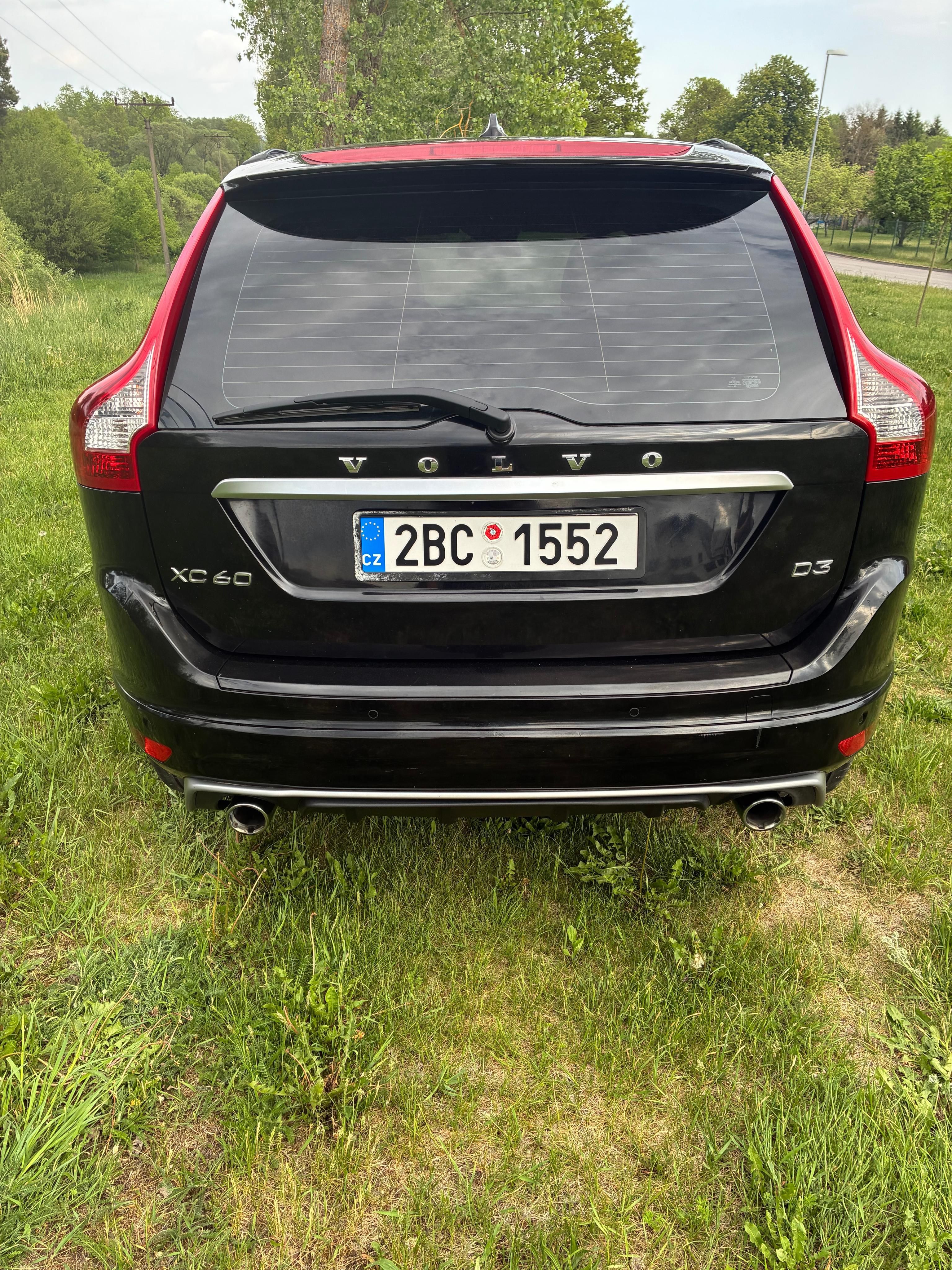 Volvo XC60, D3 R-Design - fotka 2