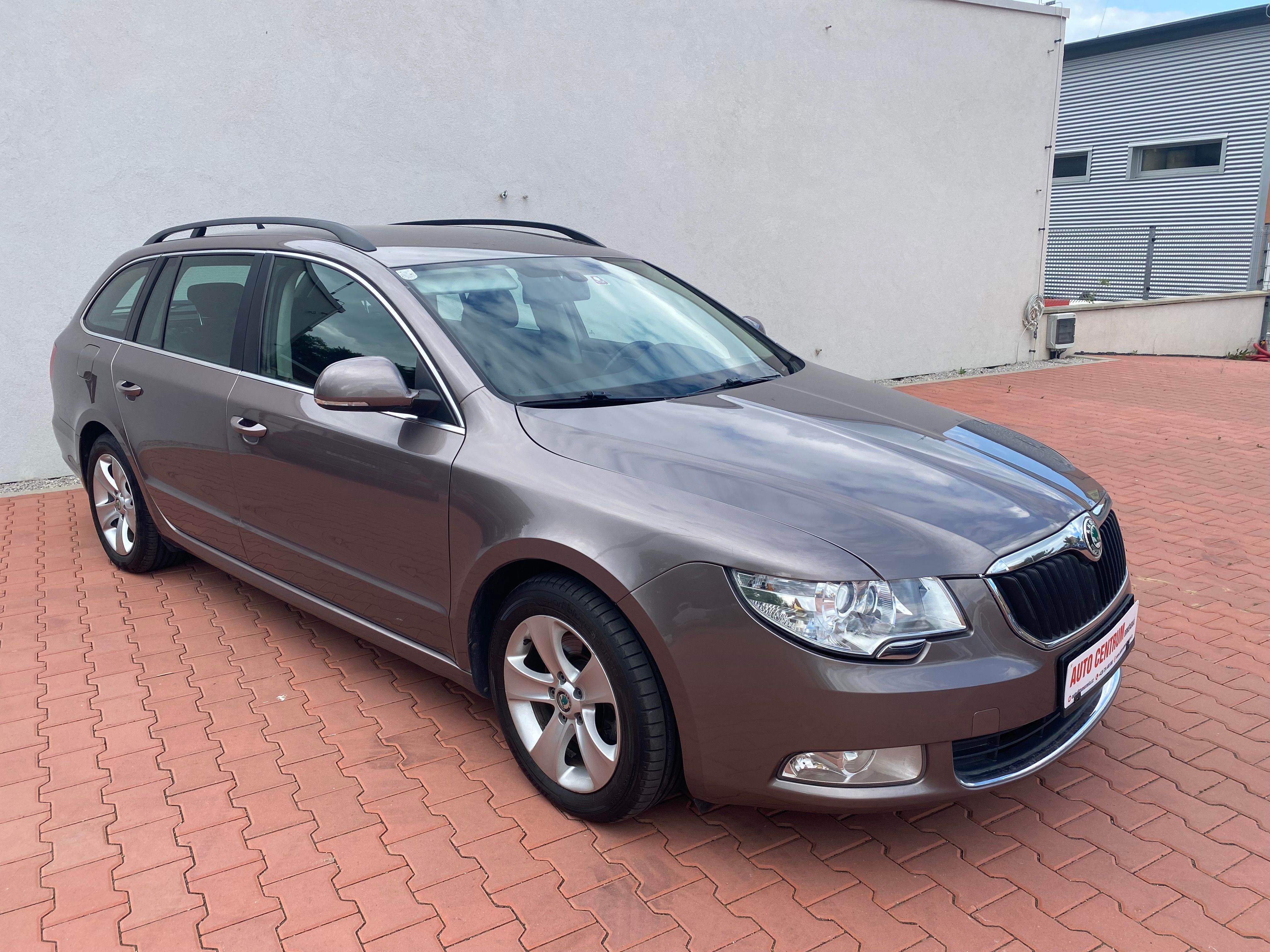 Škoda Superb, ŠKODA SUPERB 2011 kombi manual - fotka 3