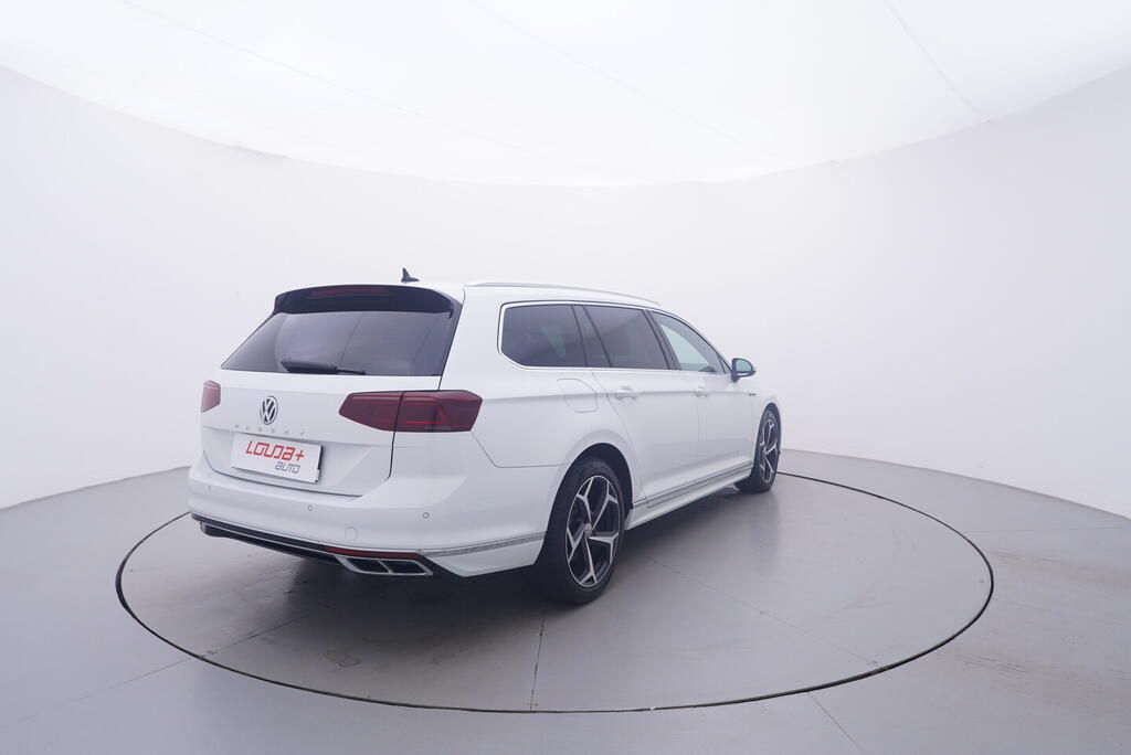 Volkswagen Passat, R-Line 2.0 TDI 110 kW - fotka 5