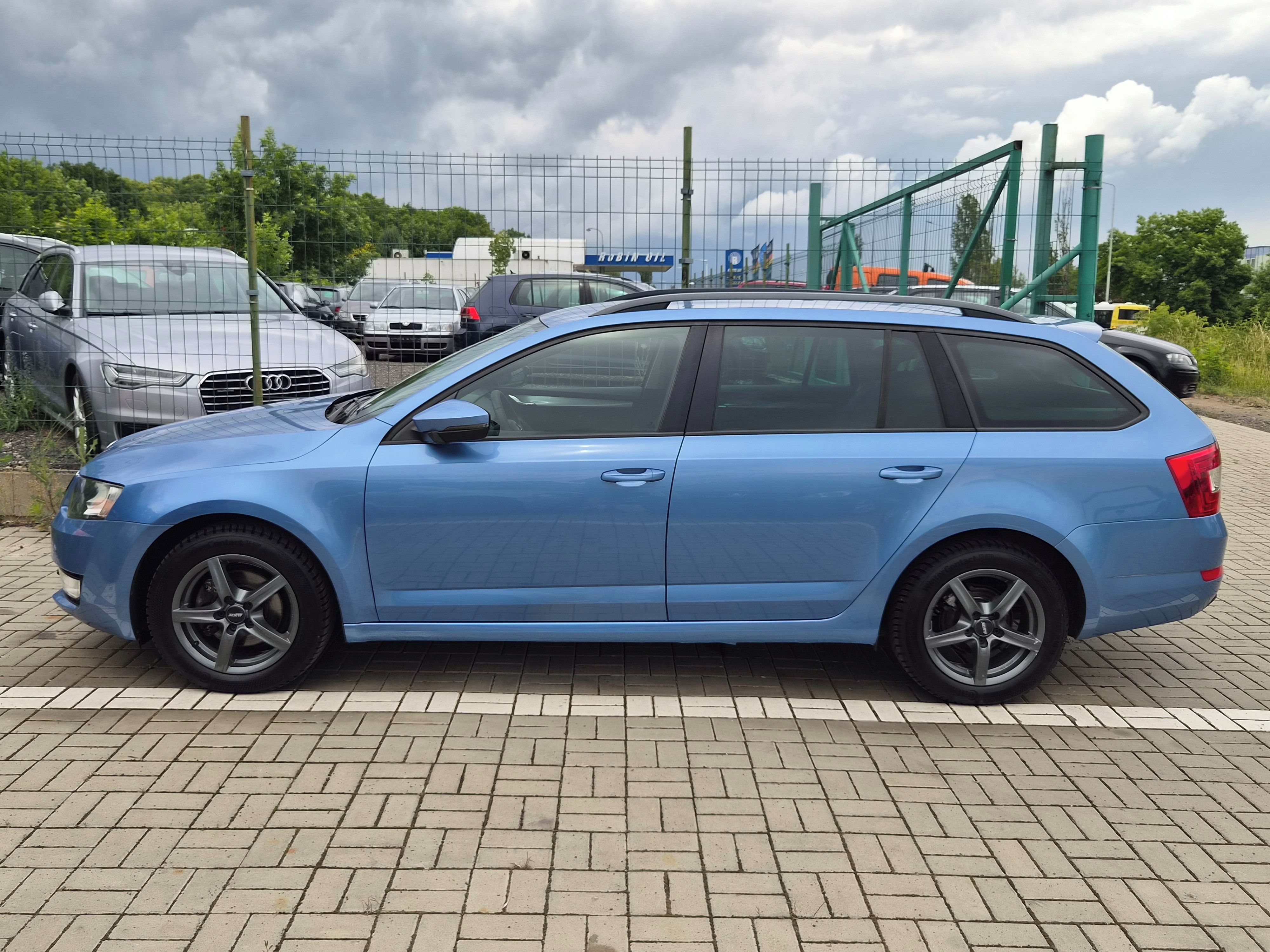 Škoda Octavia, 1.4i - serviska - fotka 2
