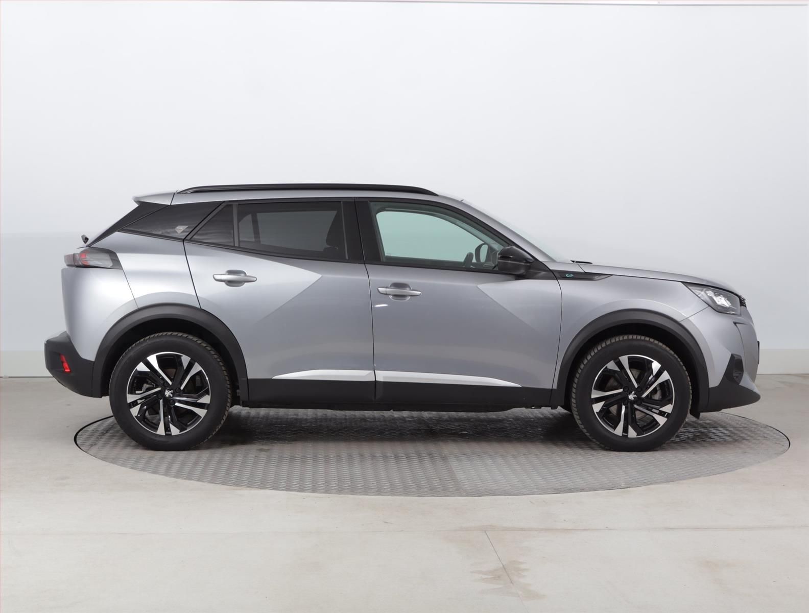 Peugeot 2008, 50 kWh, SoH 92%, Automat - fotka 6