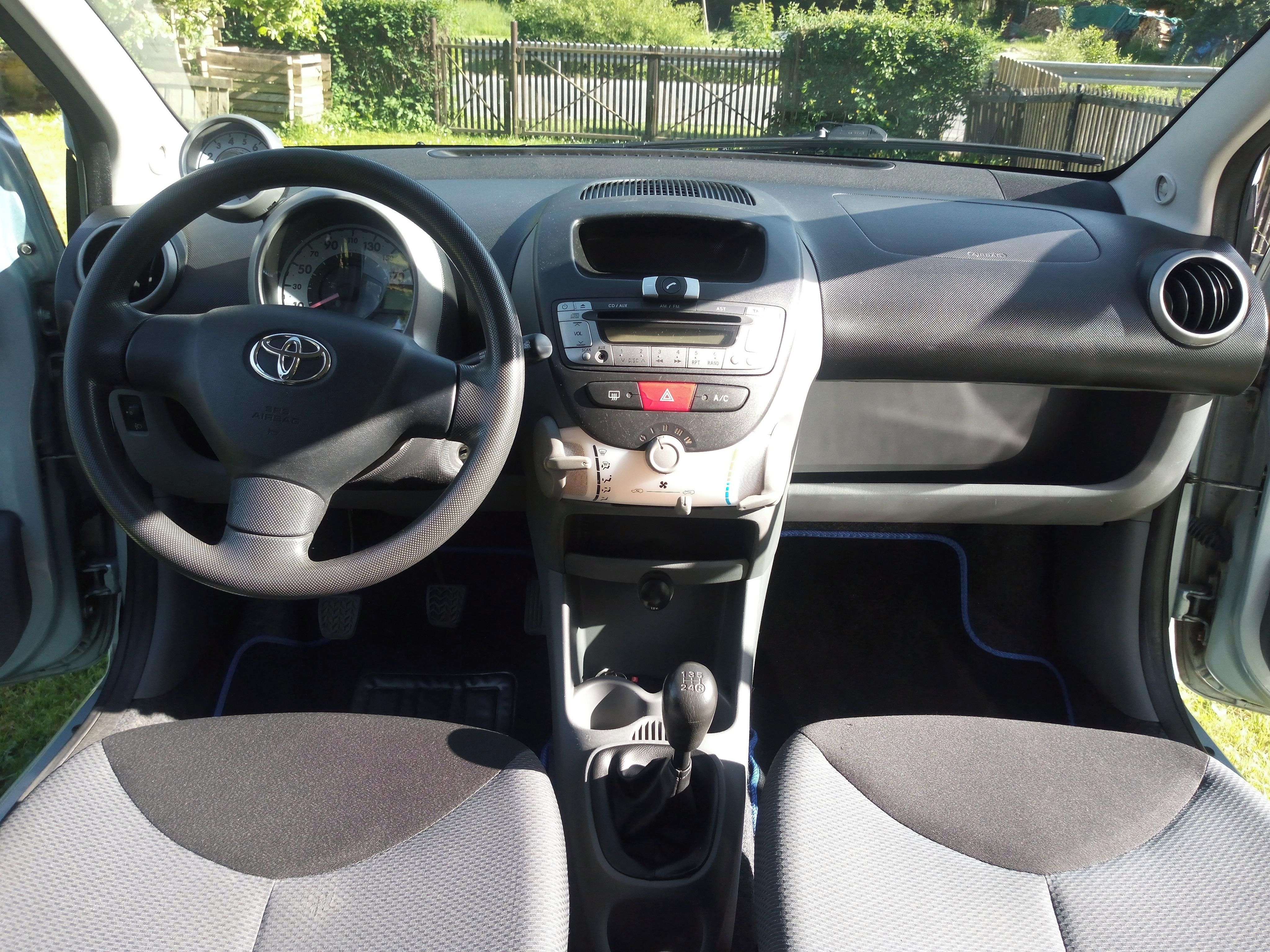 Toyota Aygo, 1,0 - moc pěkný stav - fotka 5