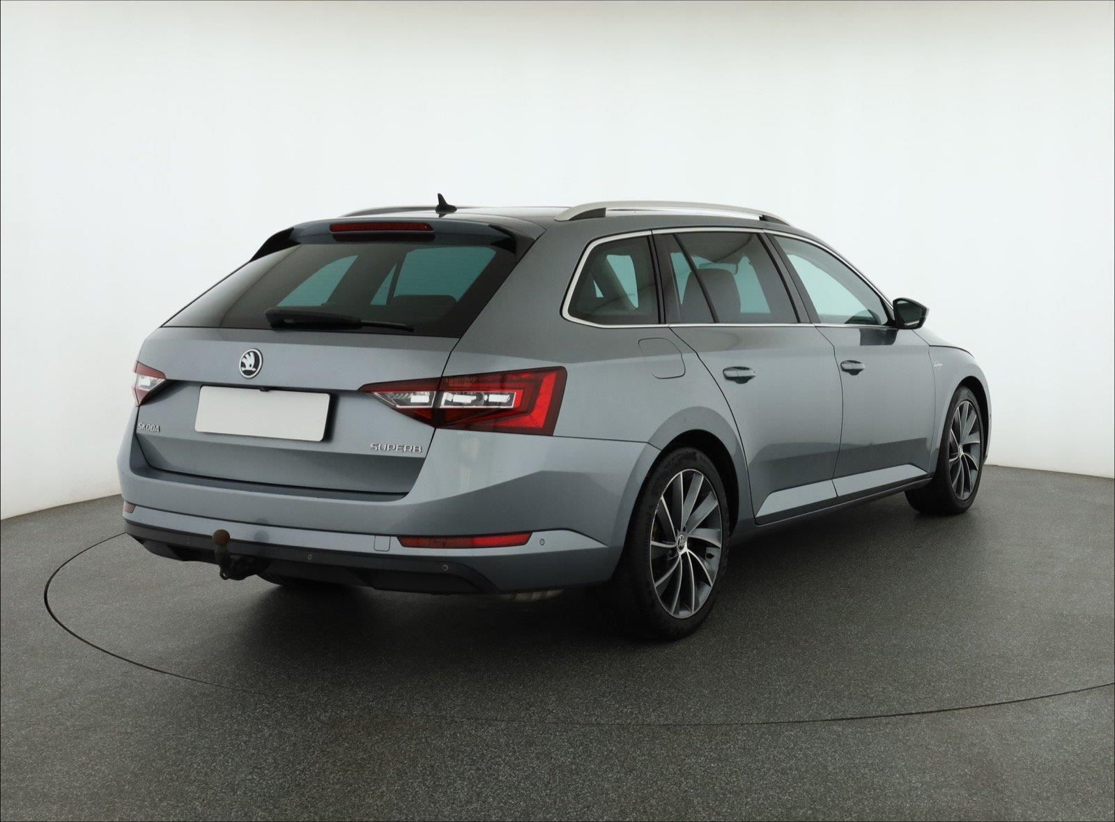 Škoda Superb, 2.0 TSI, Laurin&Klement - fotka 5