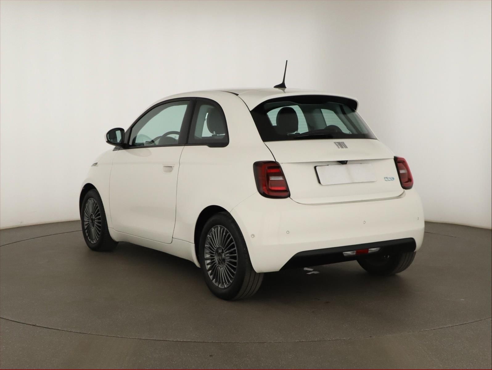 Fiat 500E, 42 kWh, SoH 92%, Automat - fotka 4