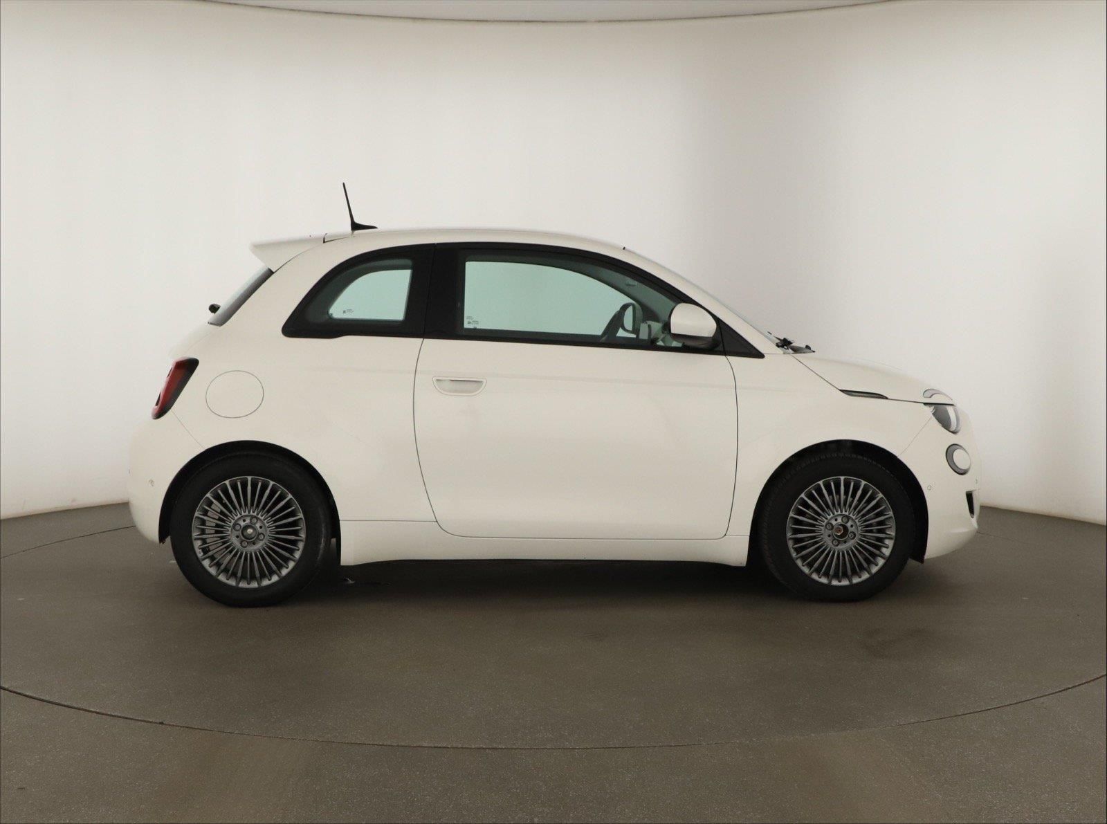 Fiat 500E, 42 kWh, SoH 92%, Automat - fotka 6