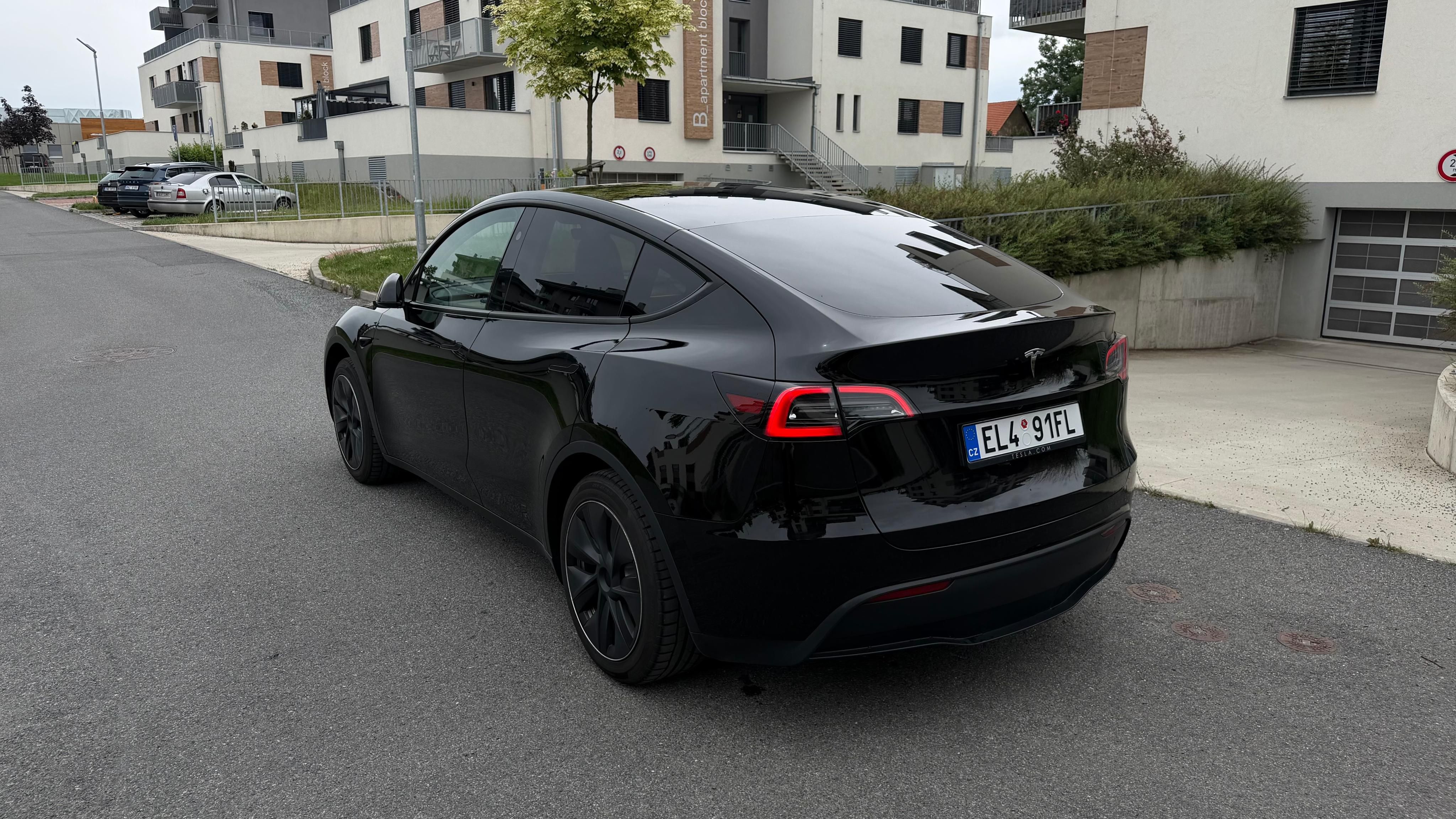 Tesla Model Y, RWD | LFP | 65.500 km | HW4 |