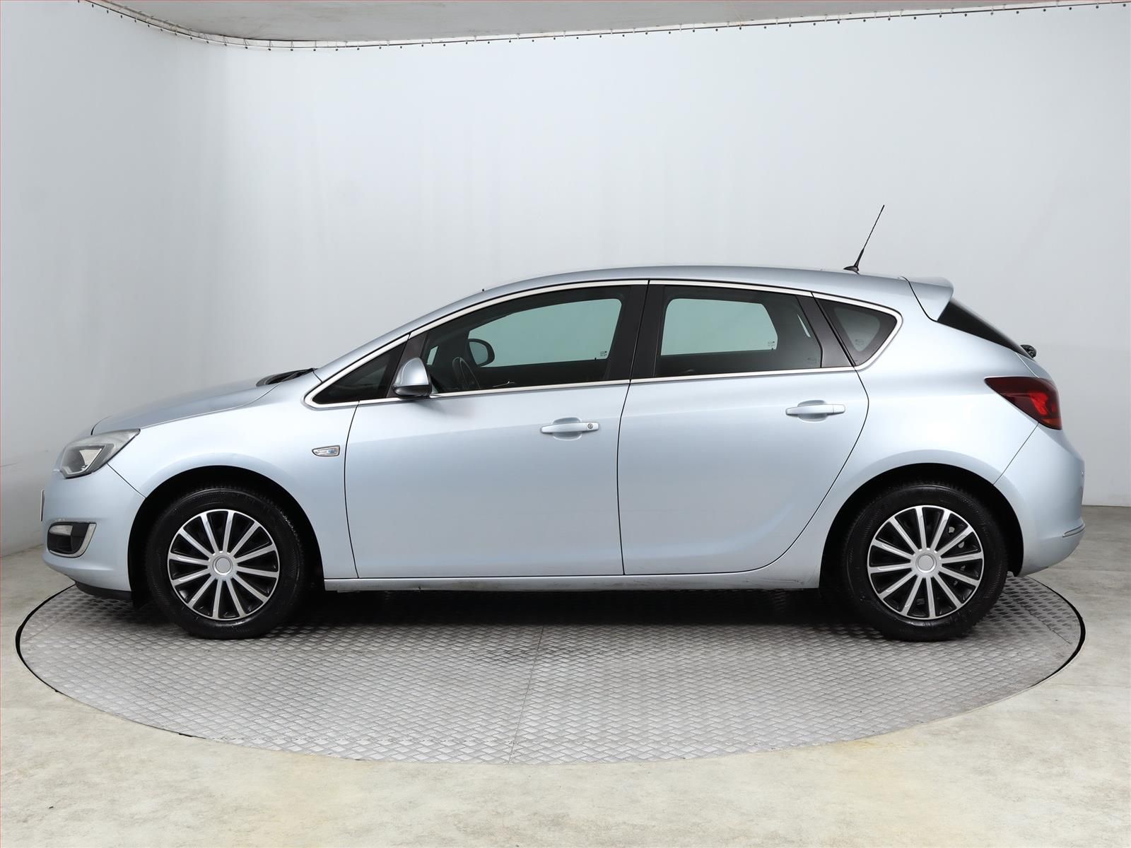 Opel Astra, 1.4 T, LPG, Kožené sedačky - fotka 3