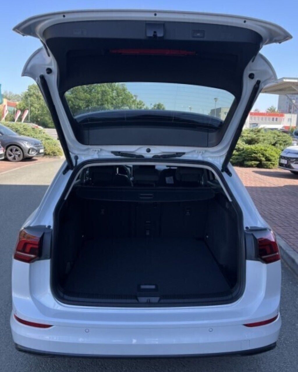 Volkswagen Golf, Variant People 1,5 eTS 85 kW - fotka 6