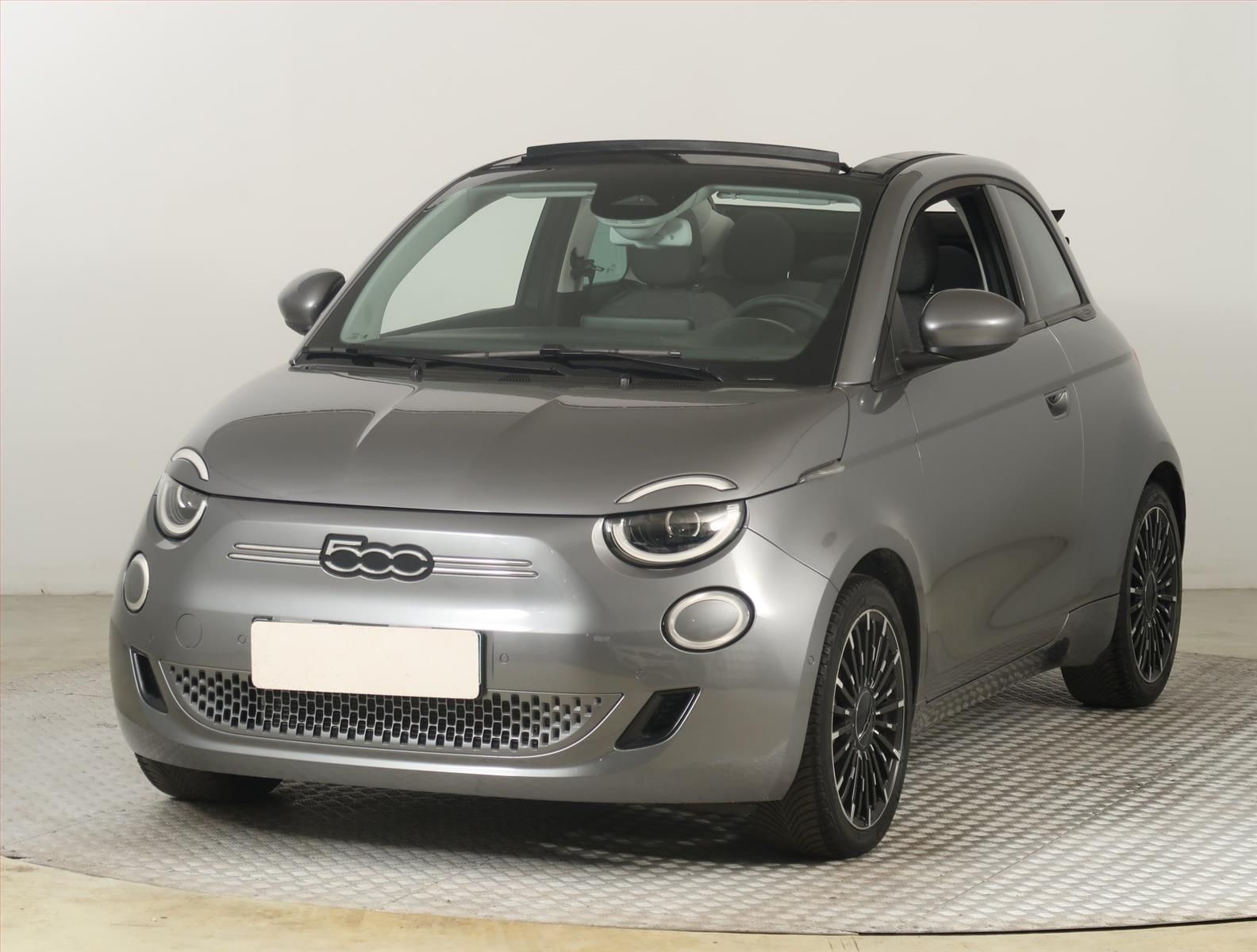 Fiat 500E, 42 kWh, SoH 93%, Automat - fotka 2