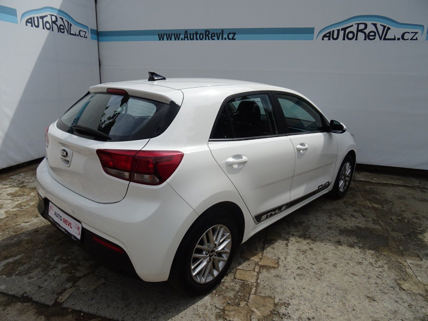 Kia Rio, 1.2i,61kW,1majČR,S.kn,navi - fotka 4