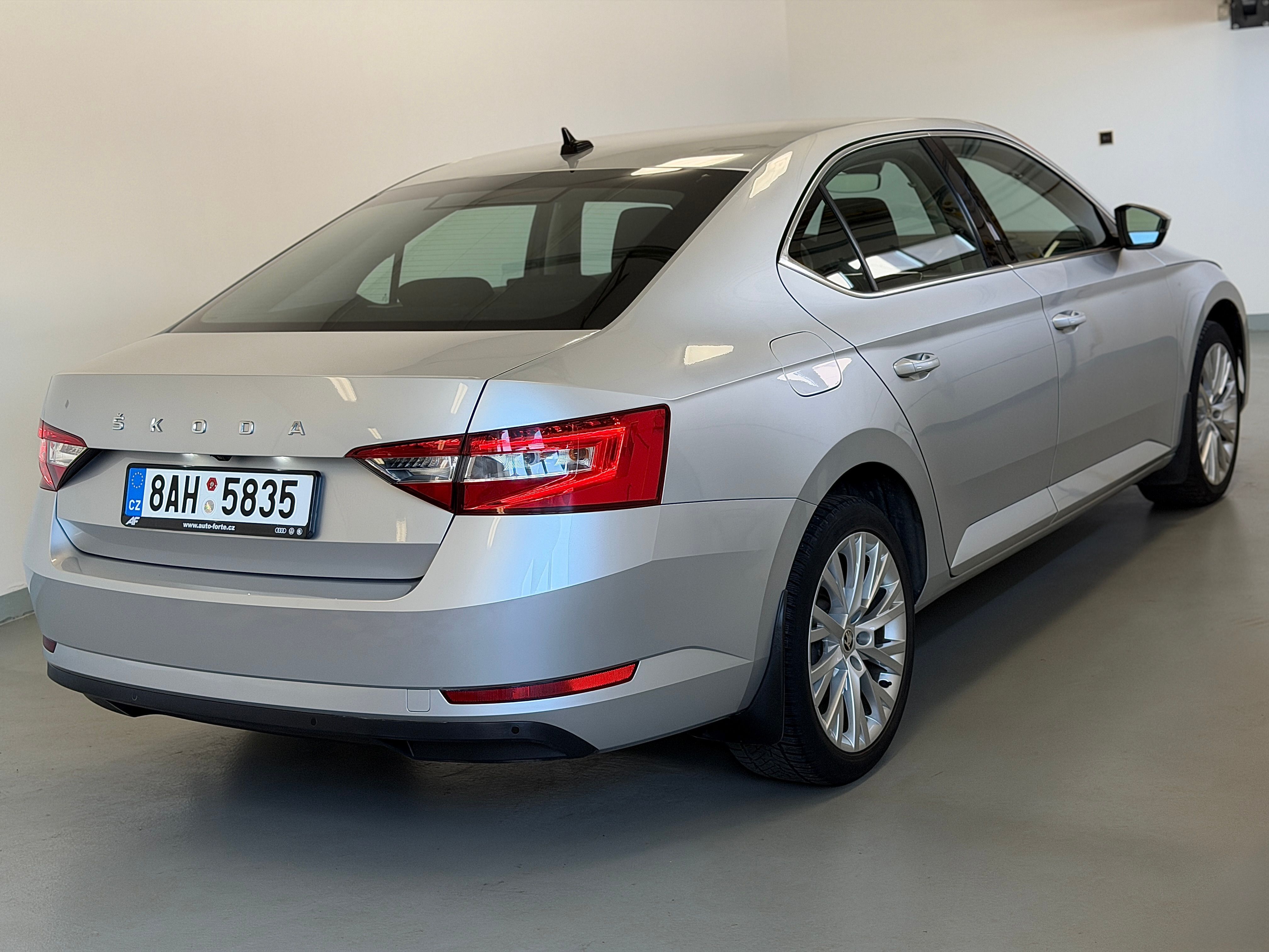Škoda Superb, STYLE 2,0 TDI 110kW Tažné - fotka 6