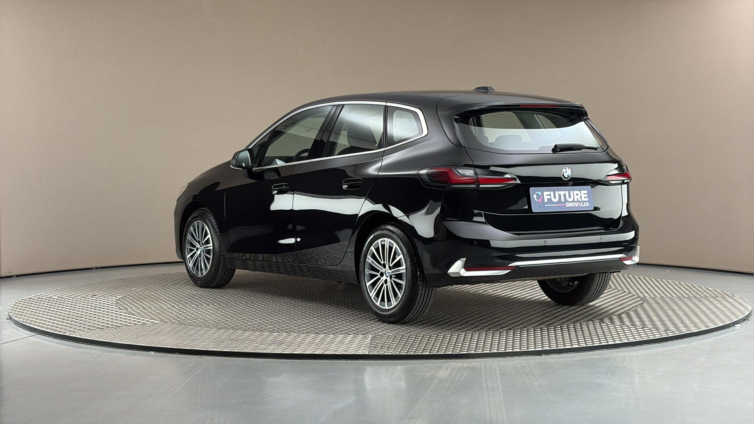 BMW Řada 2, 218i AUT - fotka 2