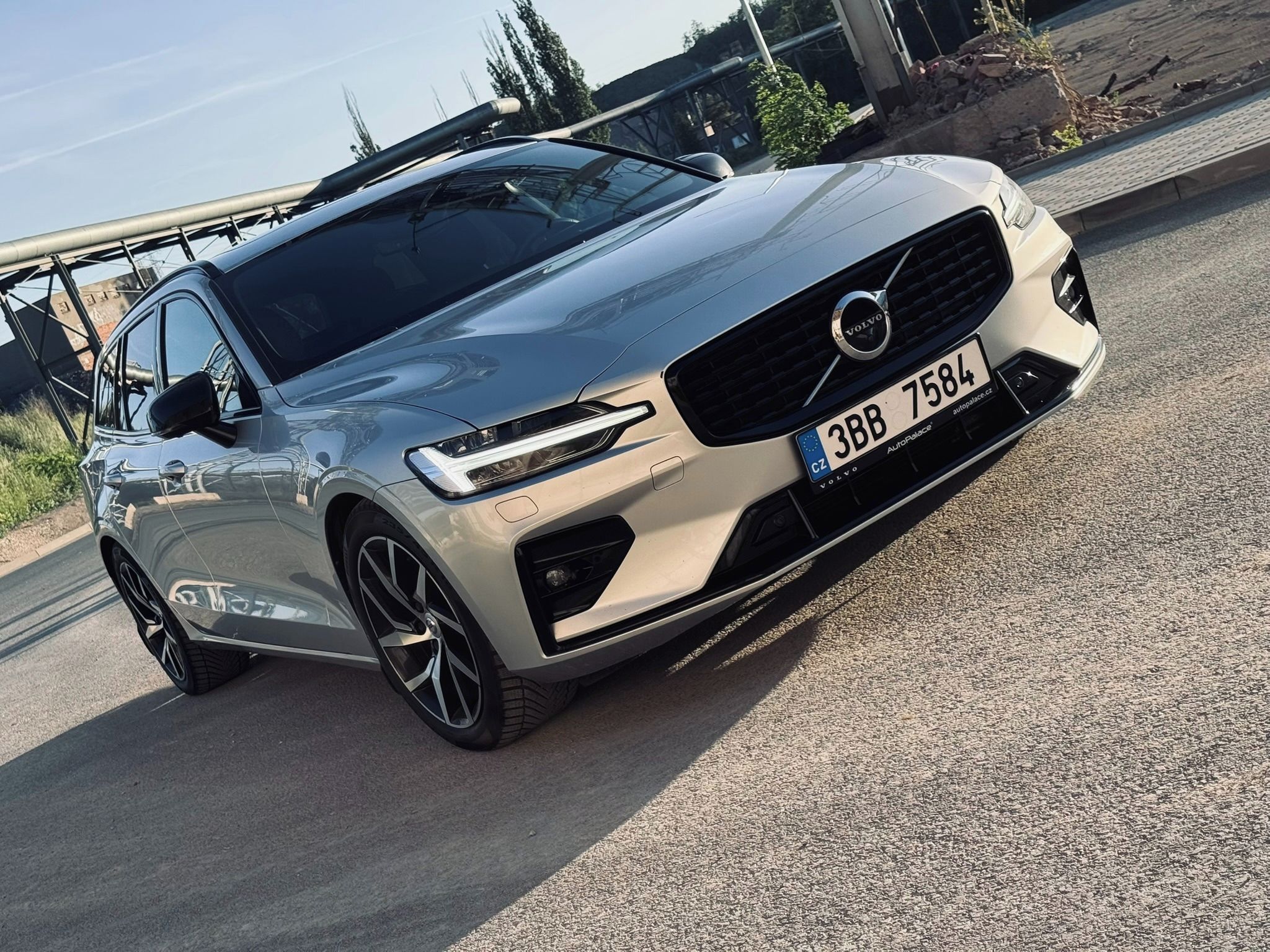 Volvo V60, B4 R-Design - fotka 3