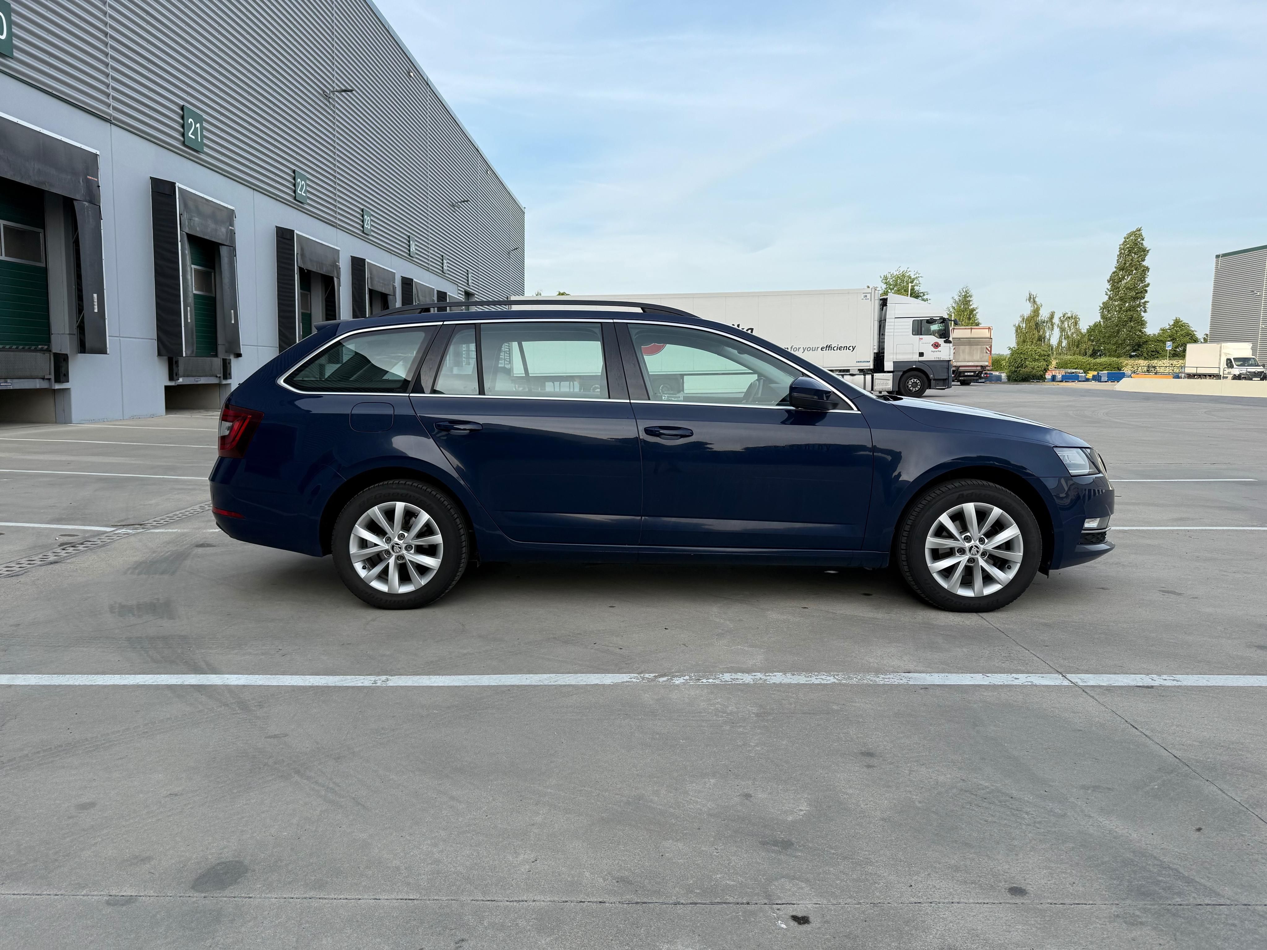 Škoda Octavia, 1.6 TDI 85 KW KOMBI FACELIFT - fotka 4
