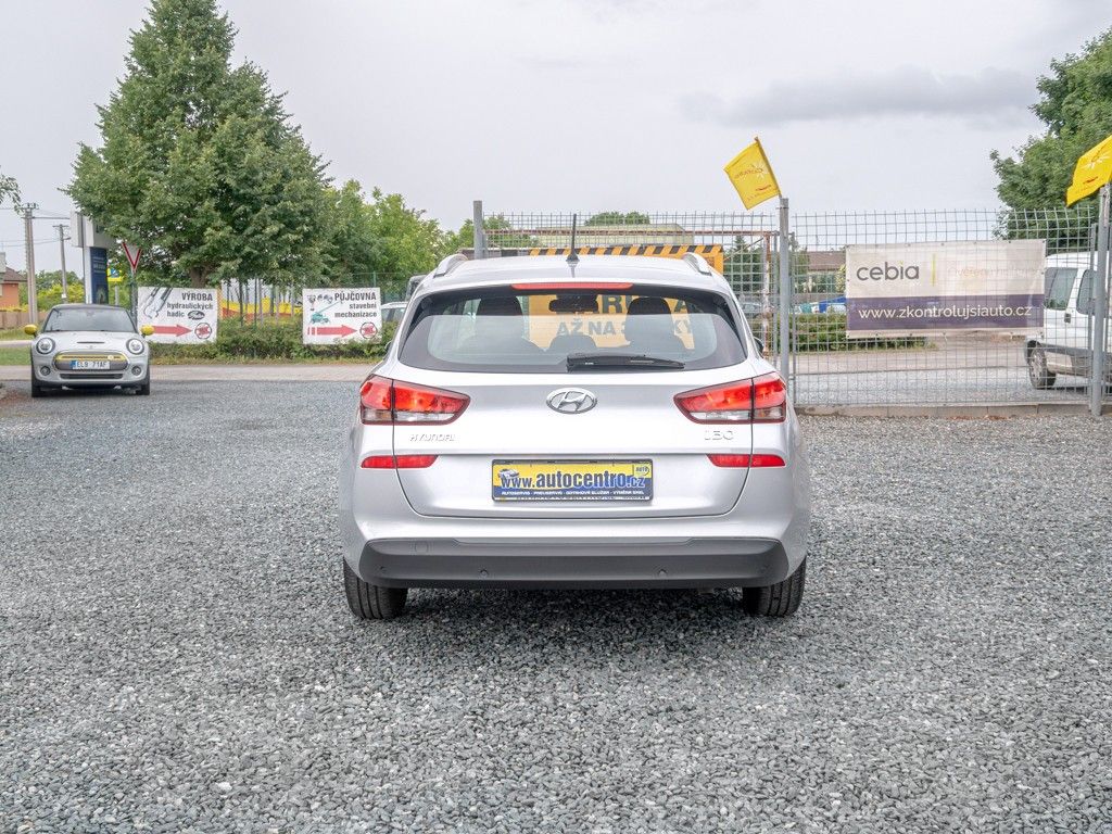 Hyundai i30, ČR 1.6D 81KW – PO ROZVODECH - fotka 6