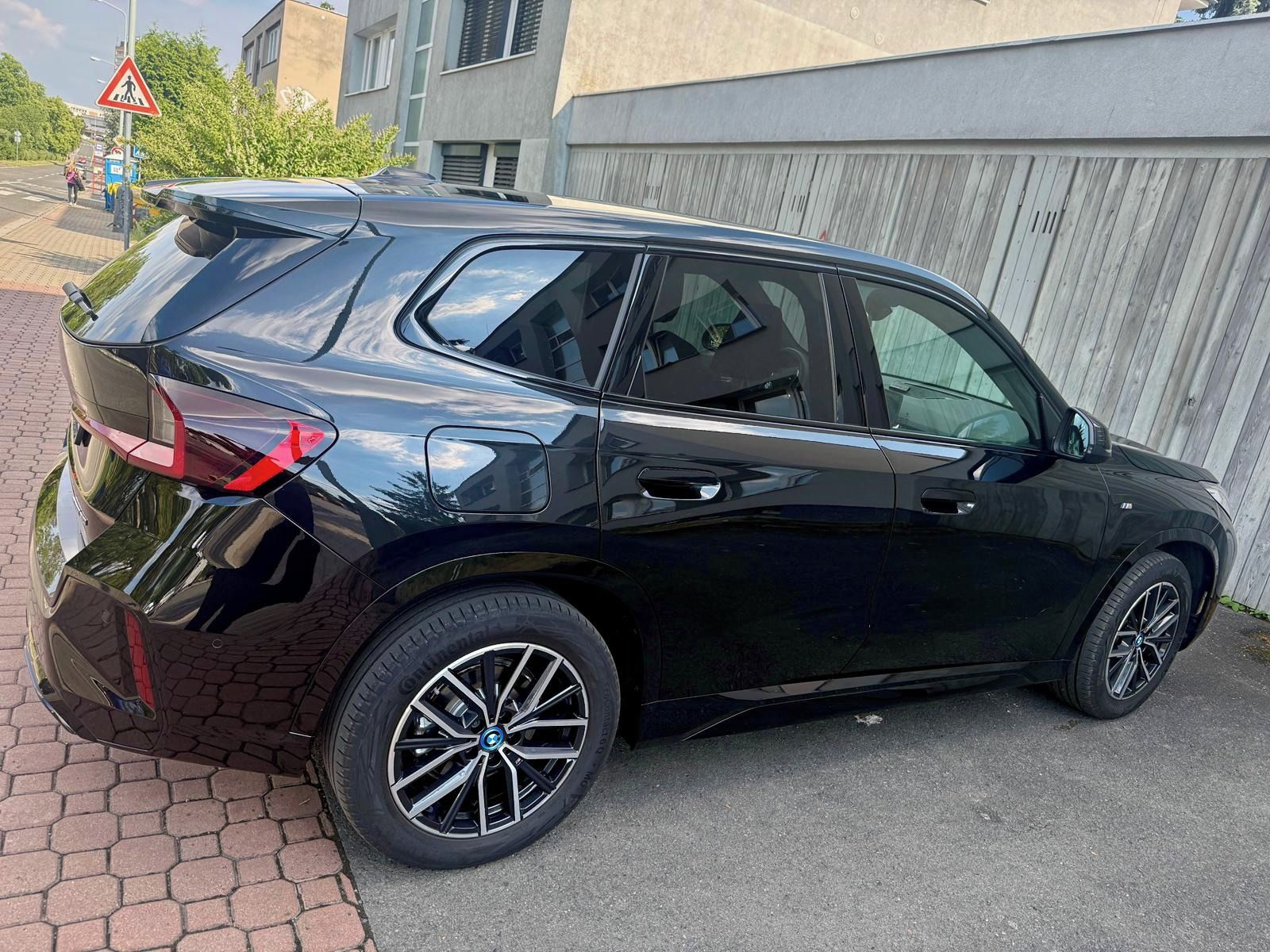BMW iX1, eDrive 20, M-sport, M-paket - fotka 6