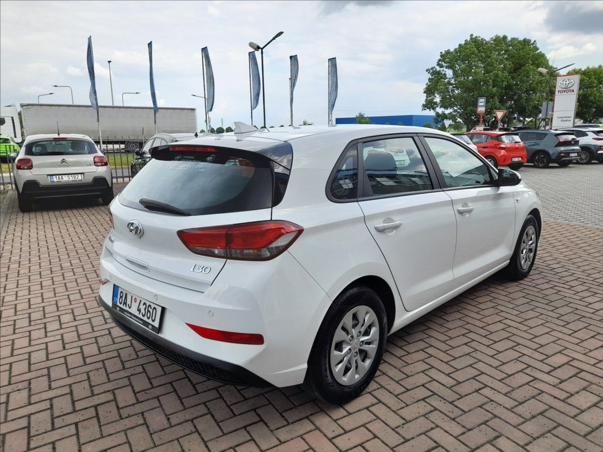 Hyundai i30, 1,5 DPI Start plus - fotka 6