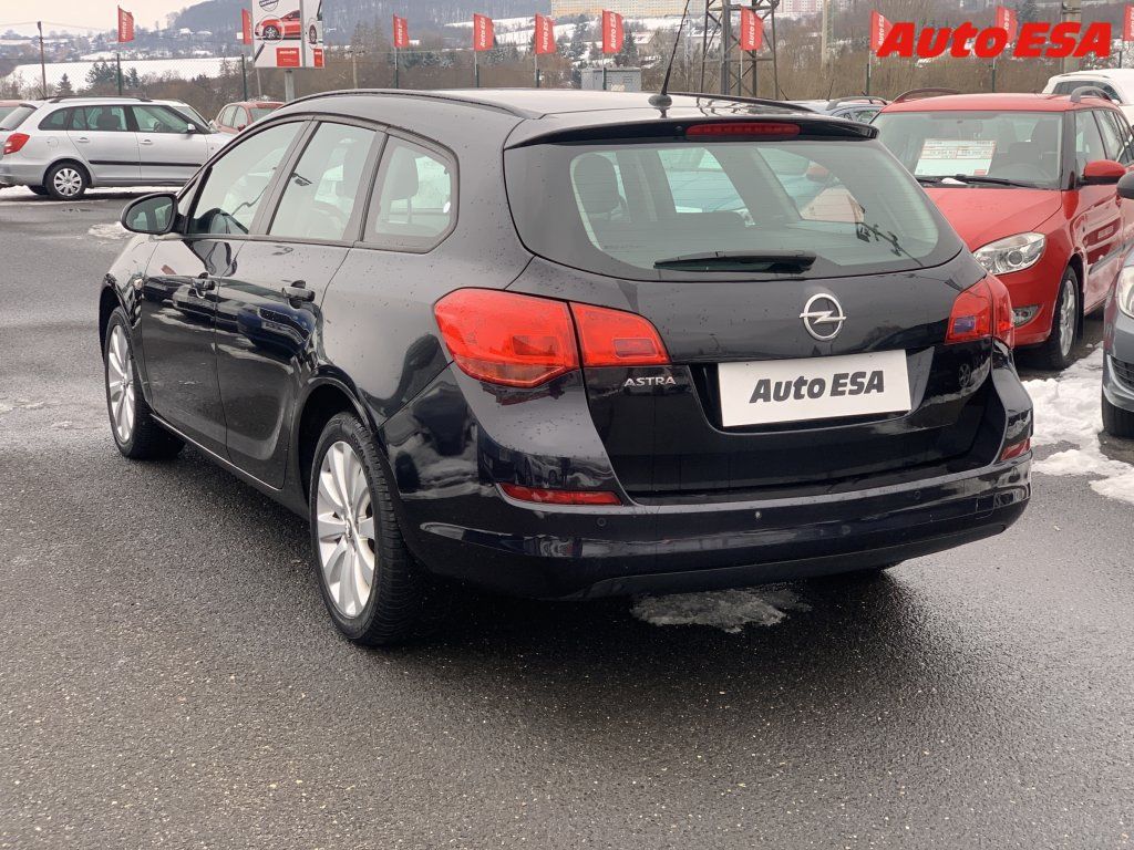 Opel Astra, 1.6i SportTourer - fotka 4
