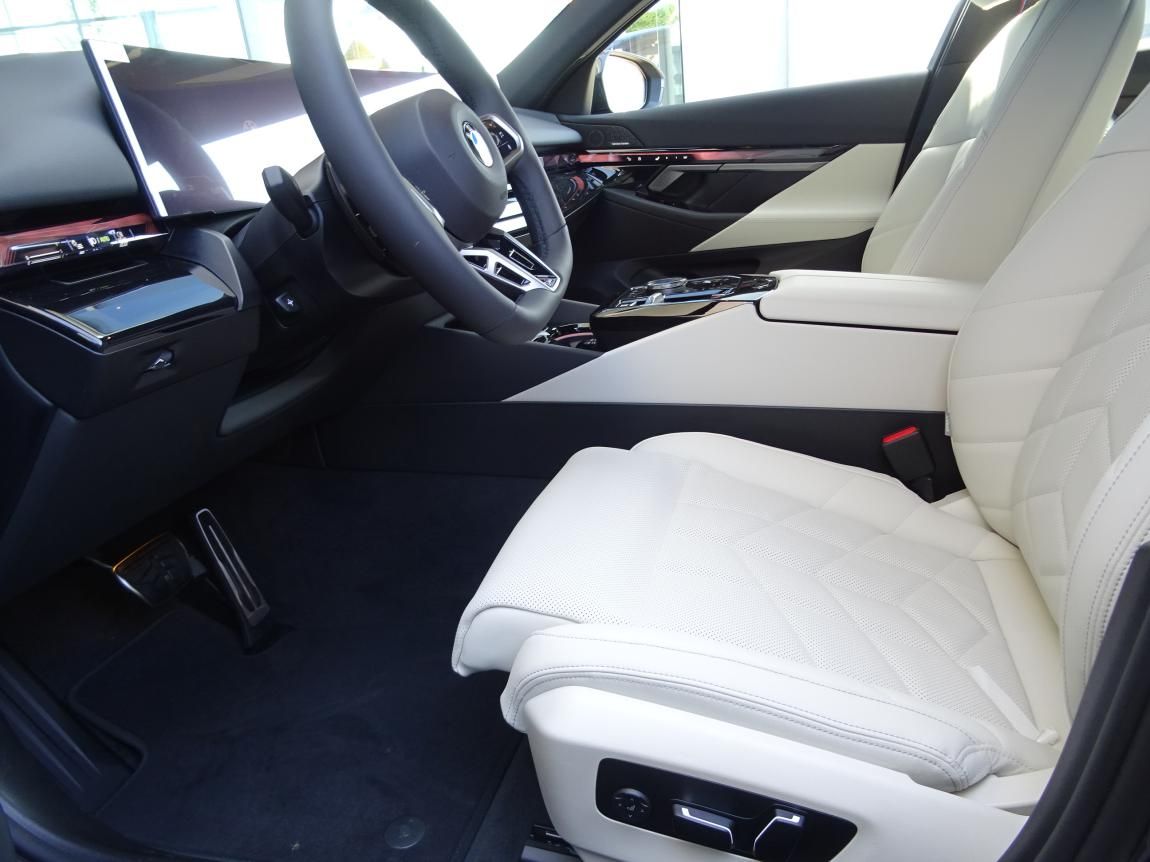 BMW Řada 5, 540d xDrive Sedan - fotka 2