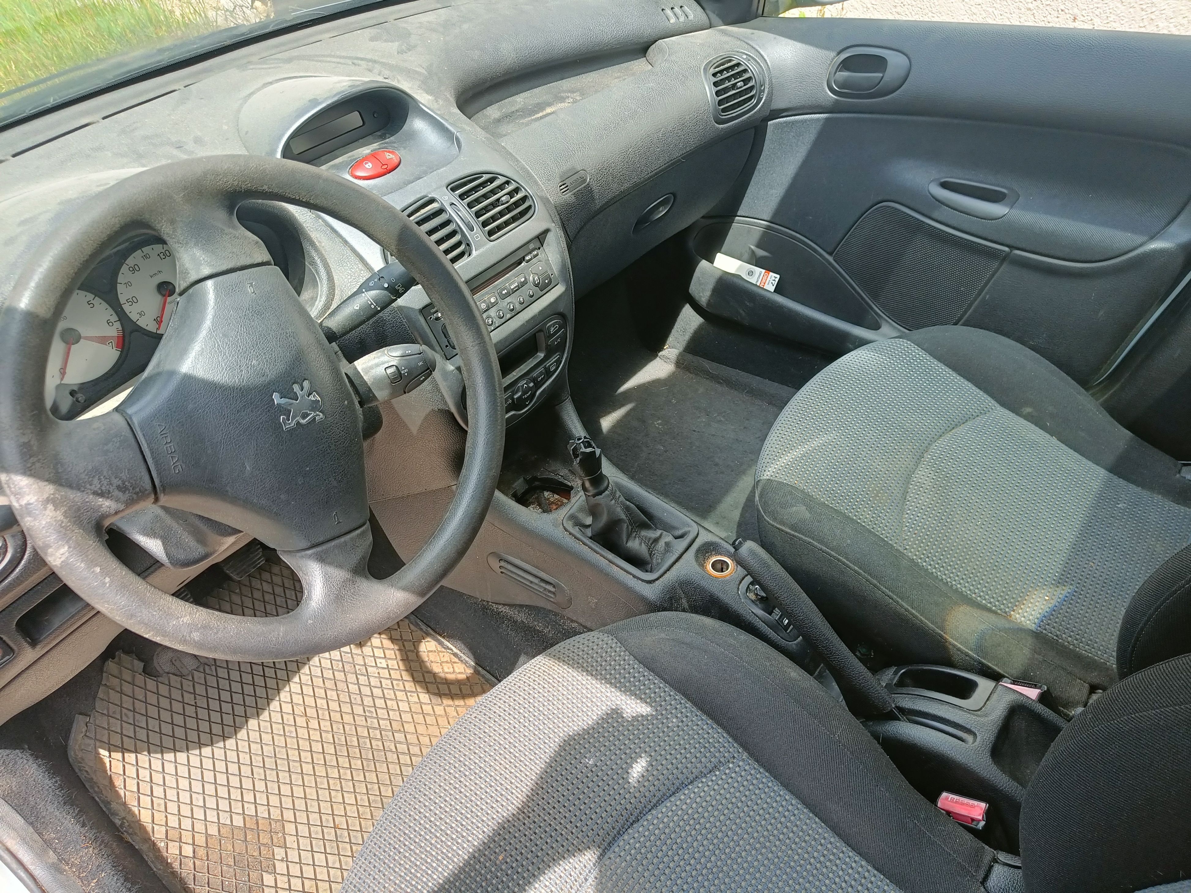 Peugeot 206, 1.4, tažné, panorama střecha - fotka 4